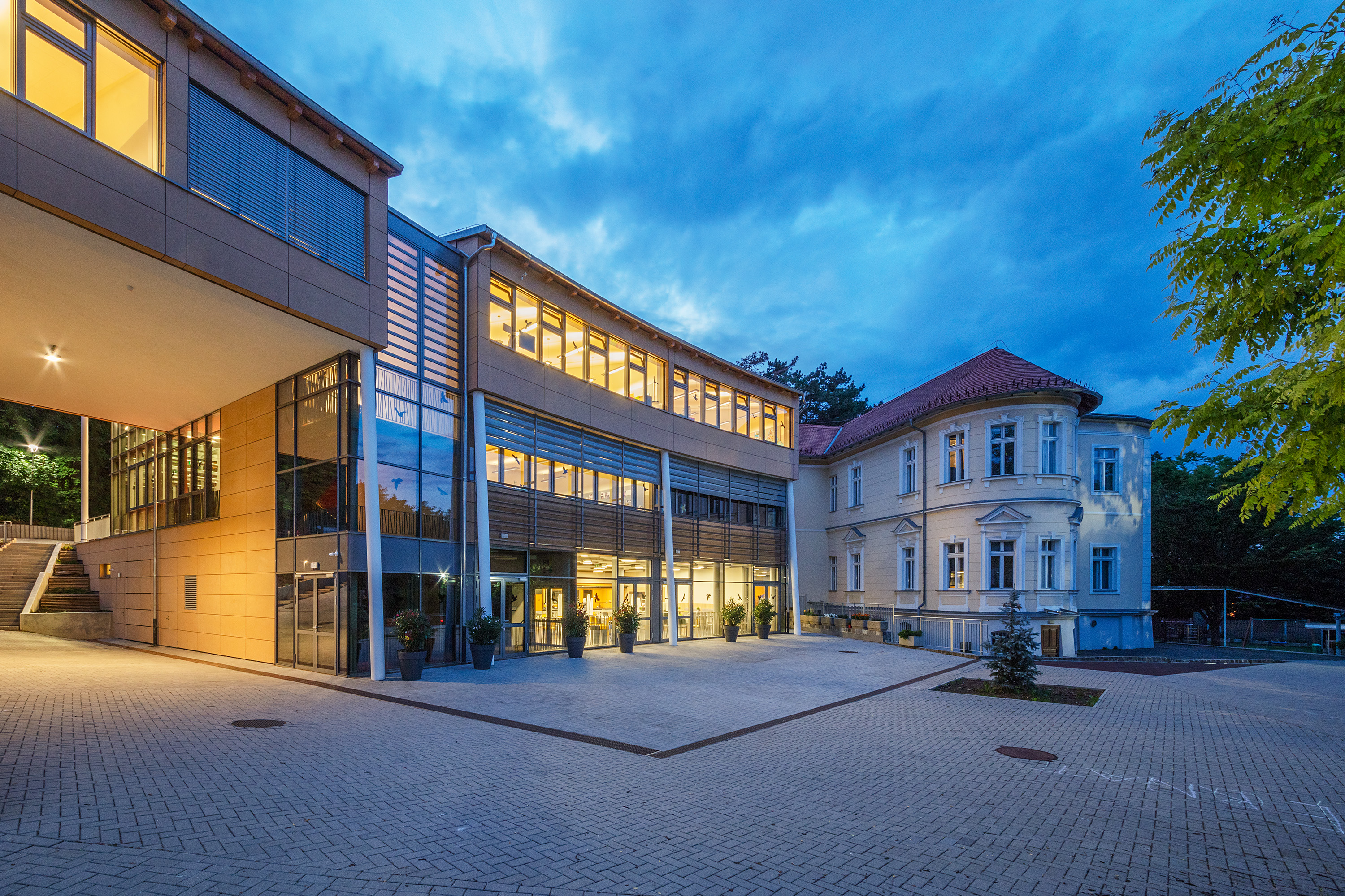 Német Iskola bővítése  - Construcții industriale
