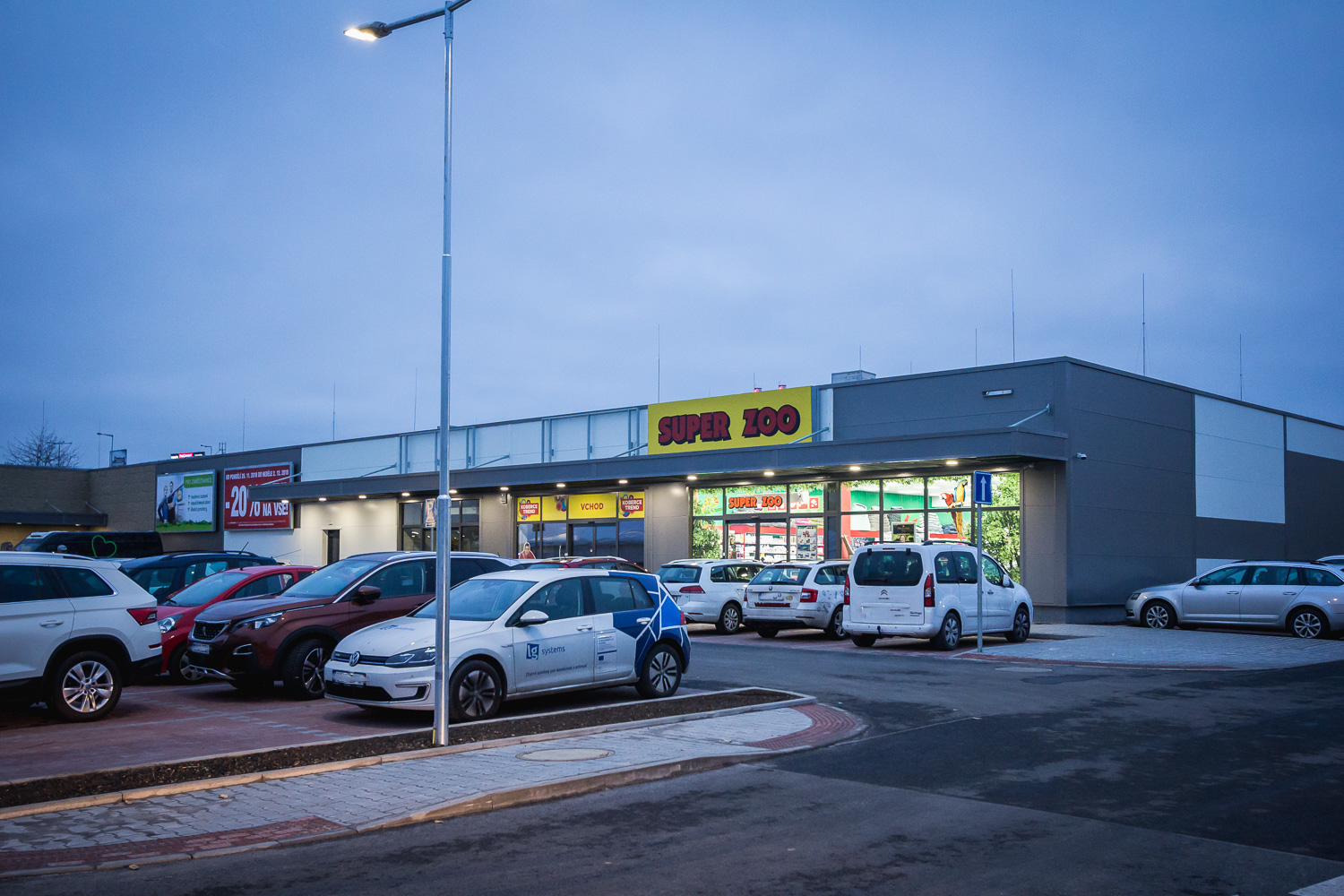 Praha 13 – Retail Park Bucharova - Construcții industriale