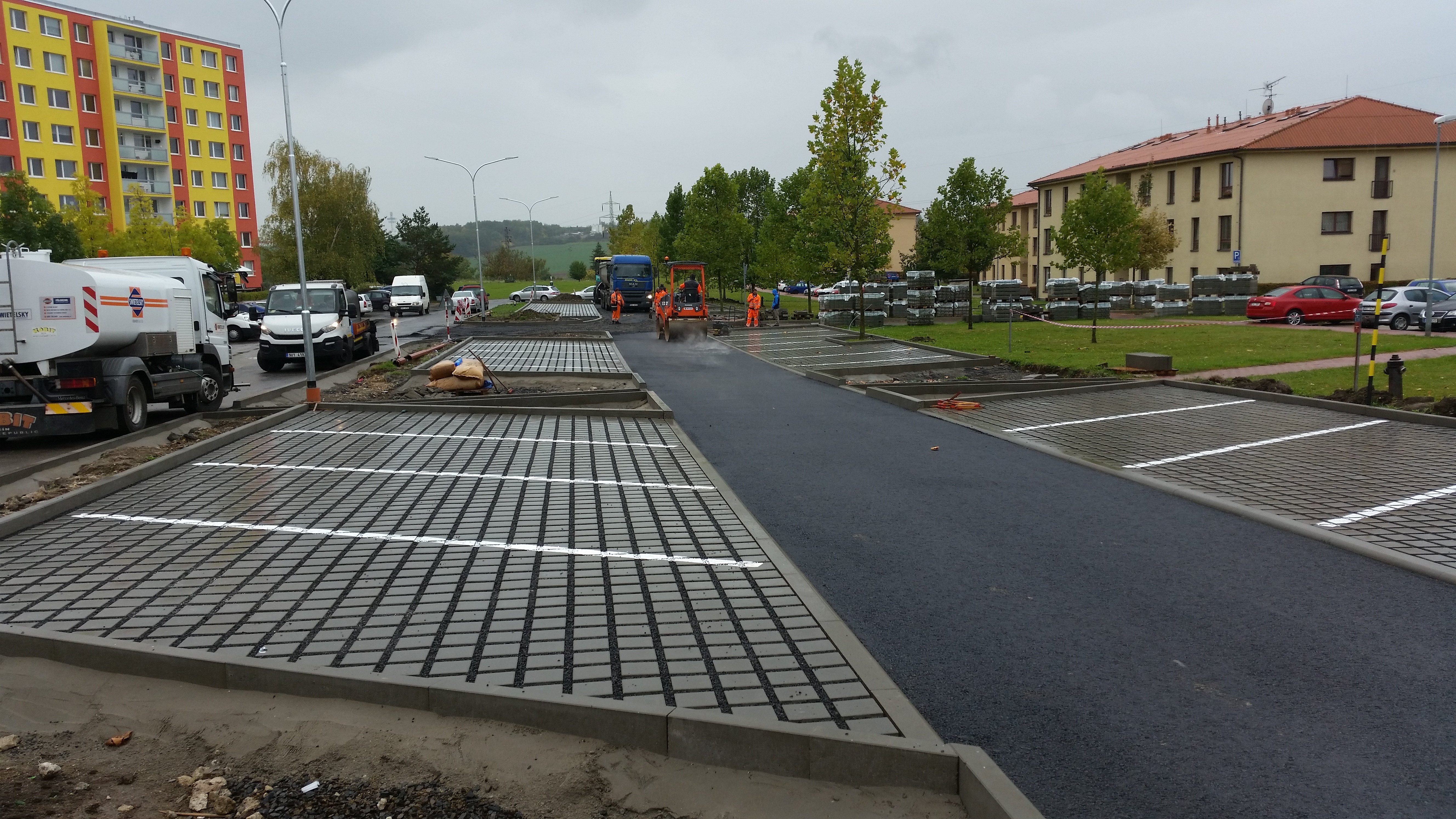 Roudnice nad Labem – výstavba parkovacích stání v ul. Neklanova–Okružní - Construcția de drumuri & poduri