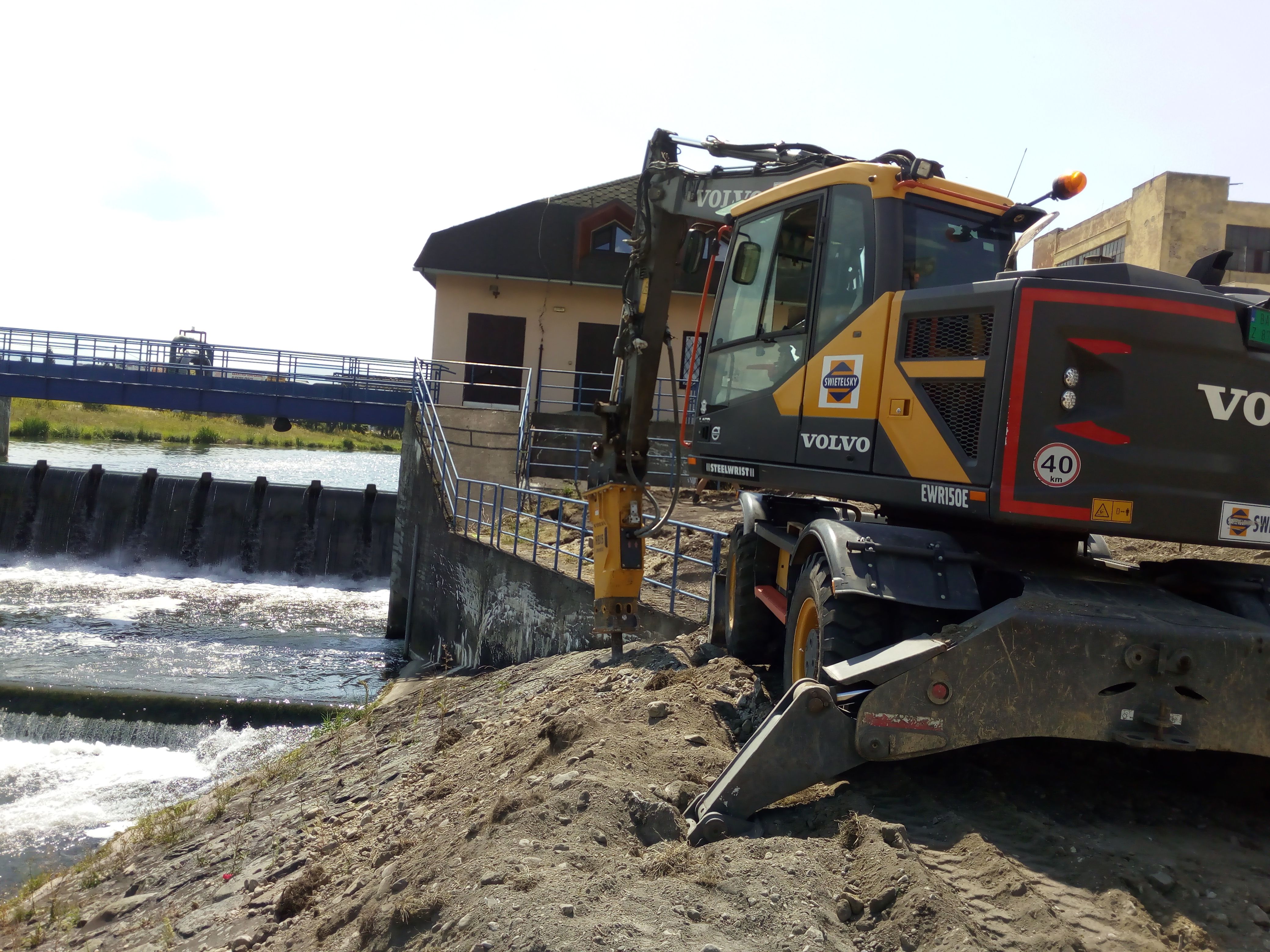 Odstraňovanie bariér vo vodnom toku Turiec, rkm 7,530; stavebné práce - Construcții civile