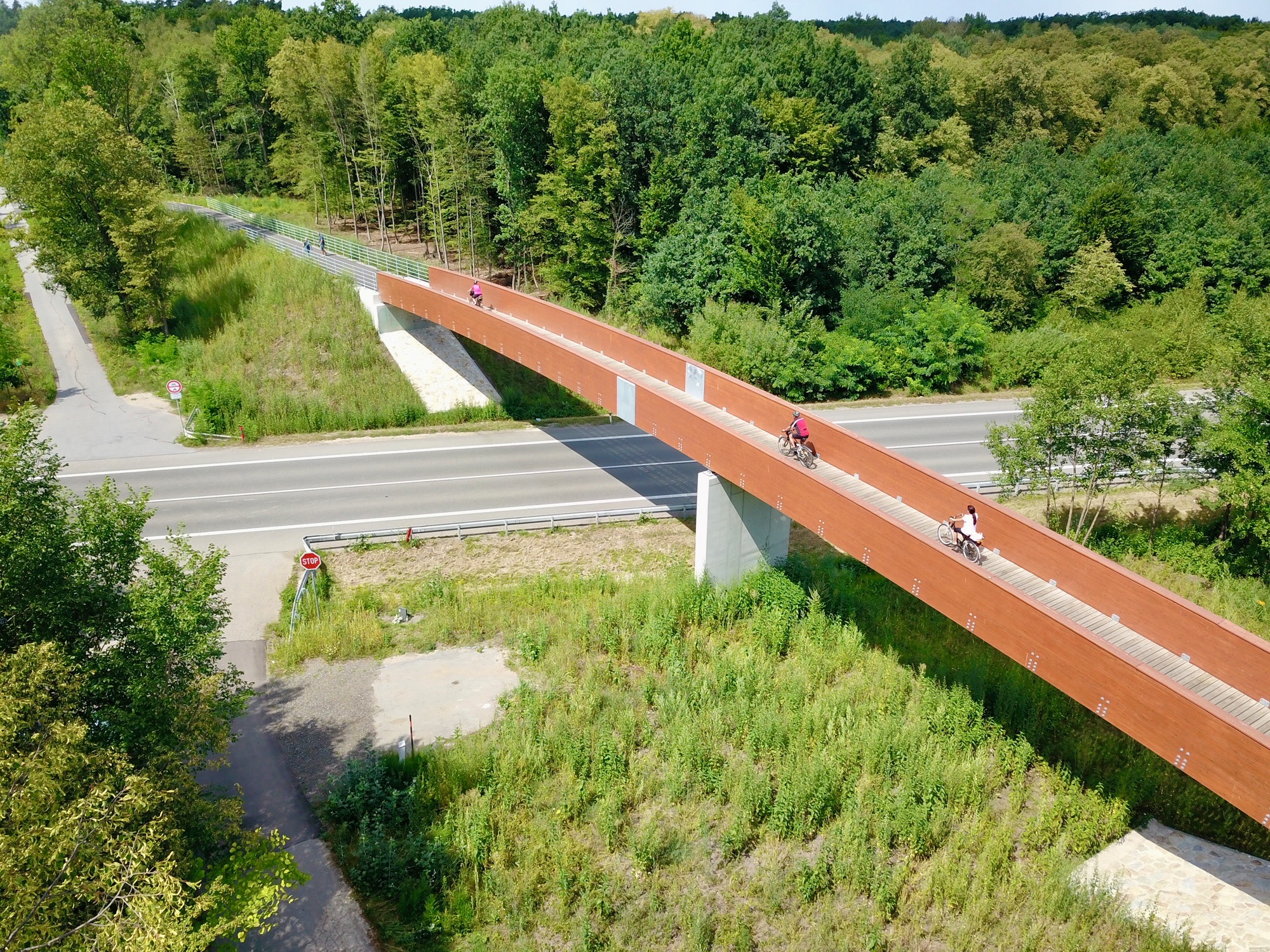 Hodonín – přemostění silnice I/55 – stavba lávky pro cyklisty a chodce - Construcția de drumuri & poduri