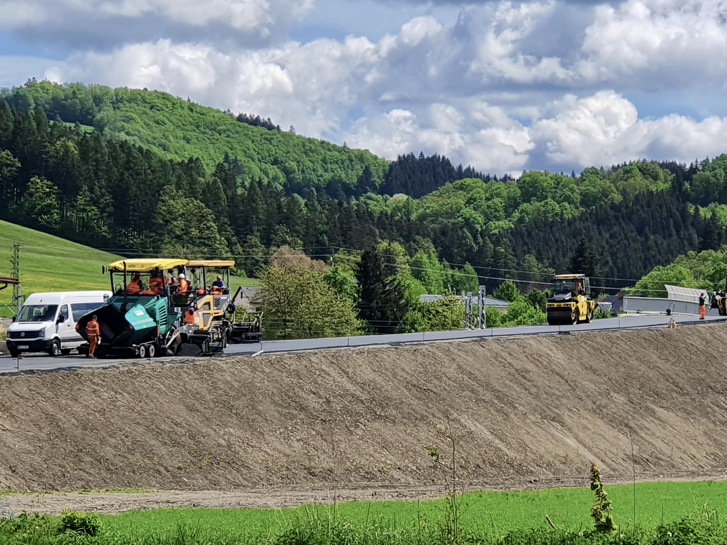 Silnice III/05736, Vsetín – sanace silničního tělesa, ul. Bobrky - Construcția de drumuri & poduri