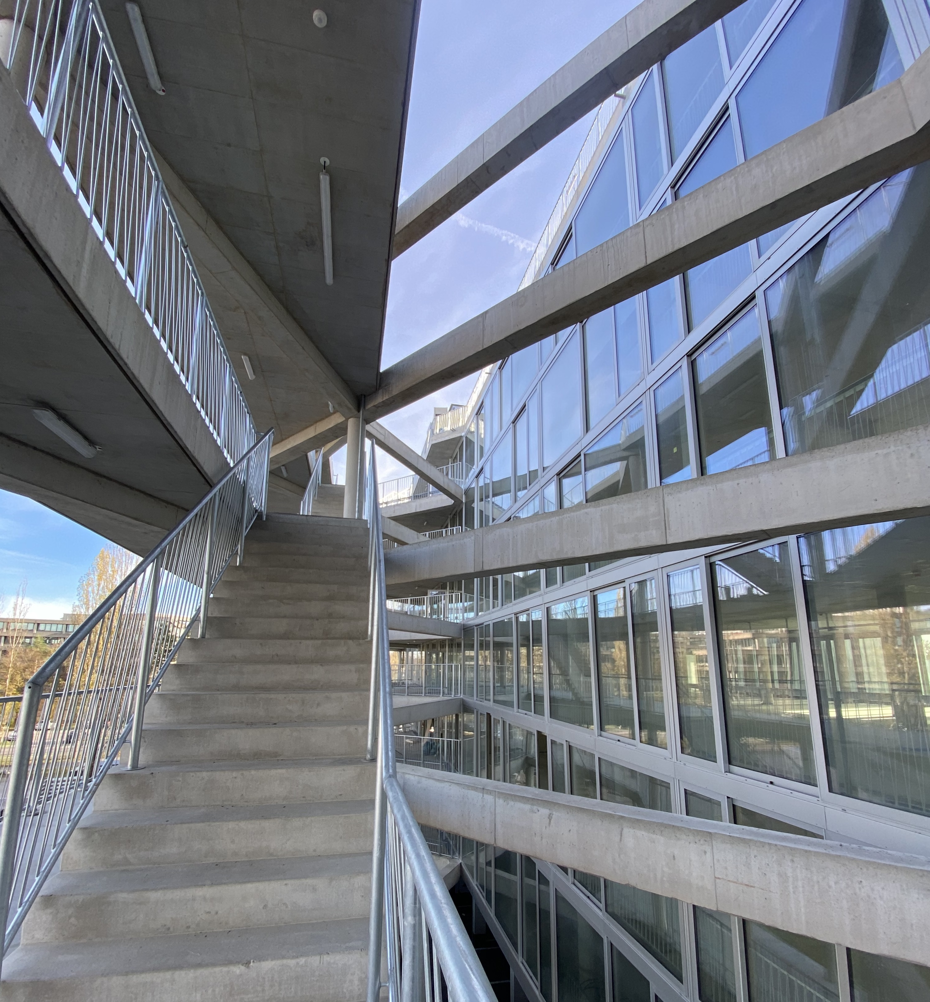 Hammerschmidt - Bürogebäude mit Dachterrasse und offenem Parkdeck - Construcții industriale