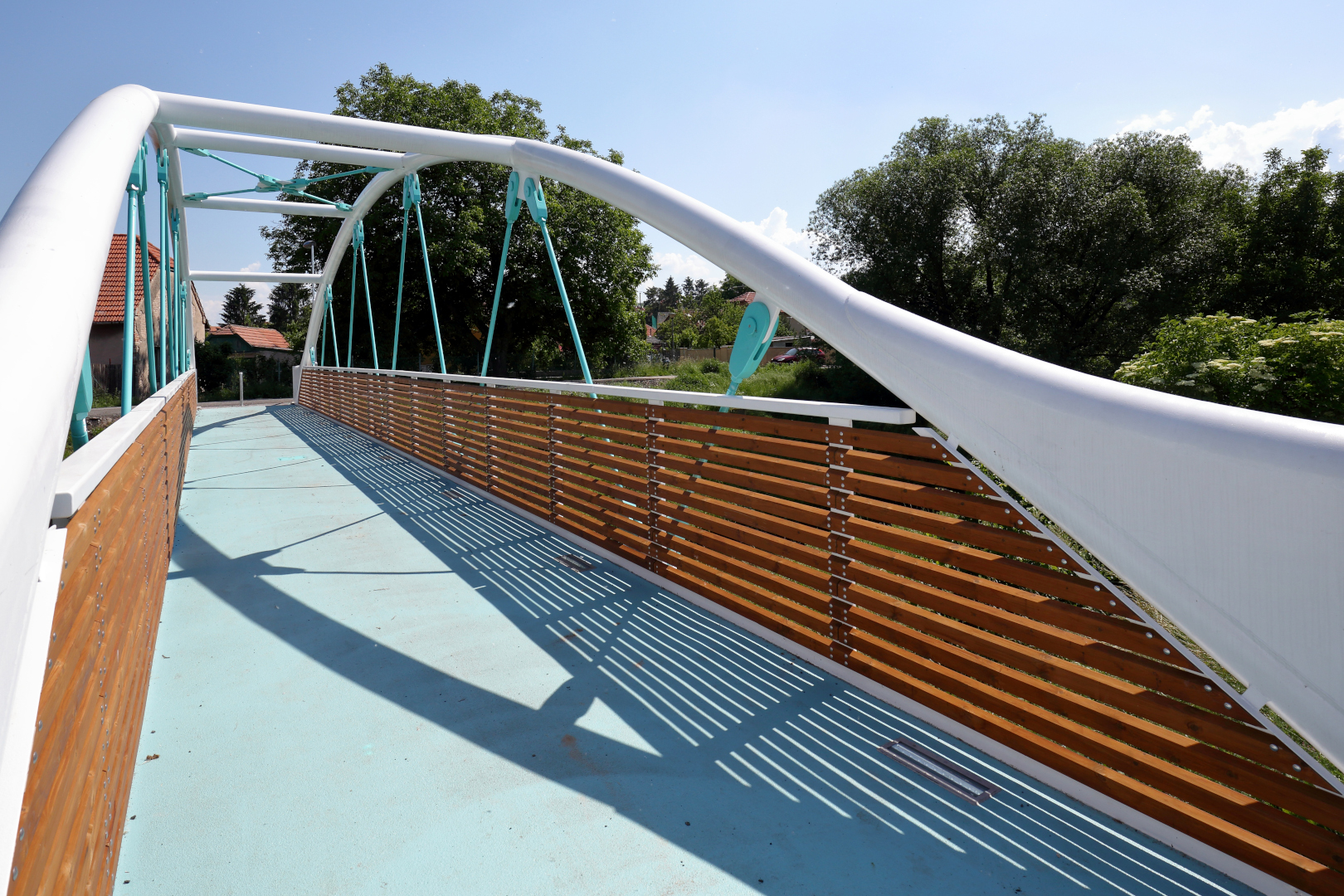 Radim – stavba lávky pro pěší a cyklisty přes řeku Výrovku - Construcția de drumuri & poduri