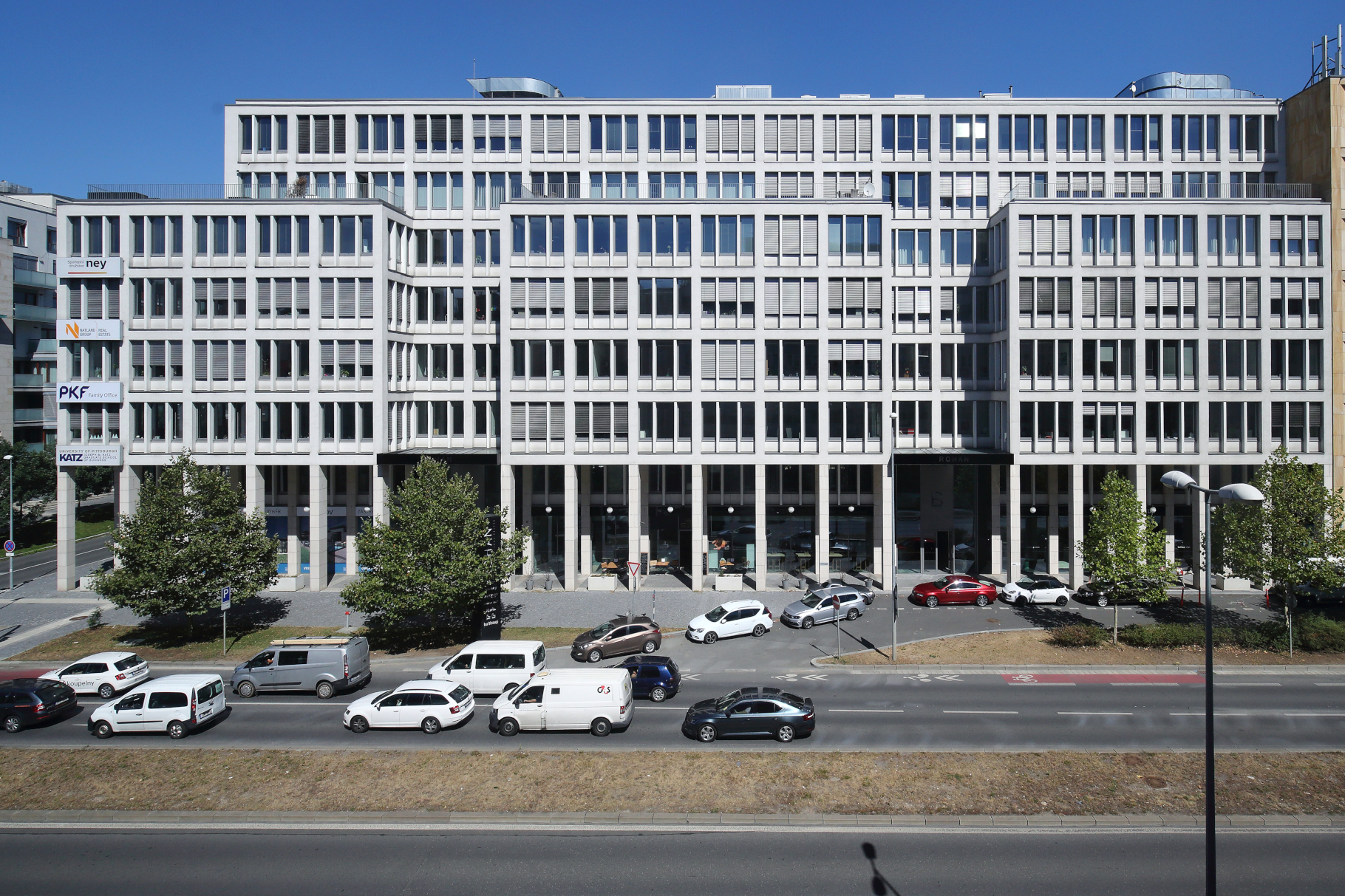 Praha 8 – administrativní budova Rohan - Construcții industriale