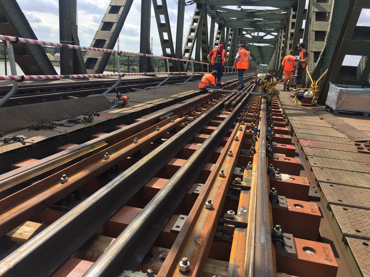 Brückenholztausch FFU Ostbahnbrücken - Construcții feroviare Brückenholztausch FFU Ostbahnbrücken - Construcții feroviare