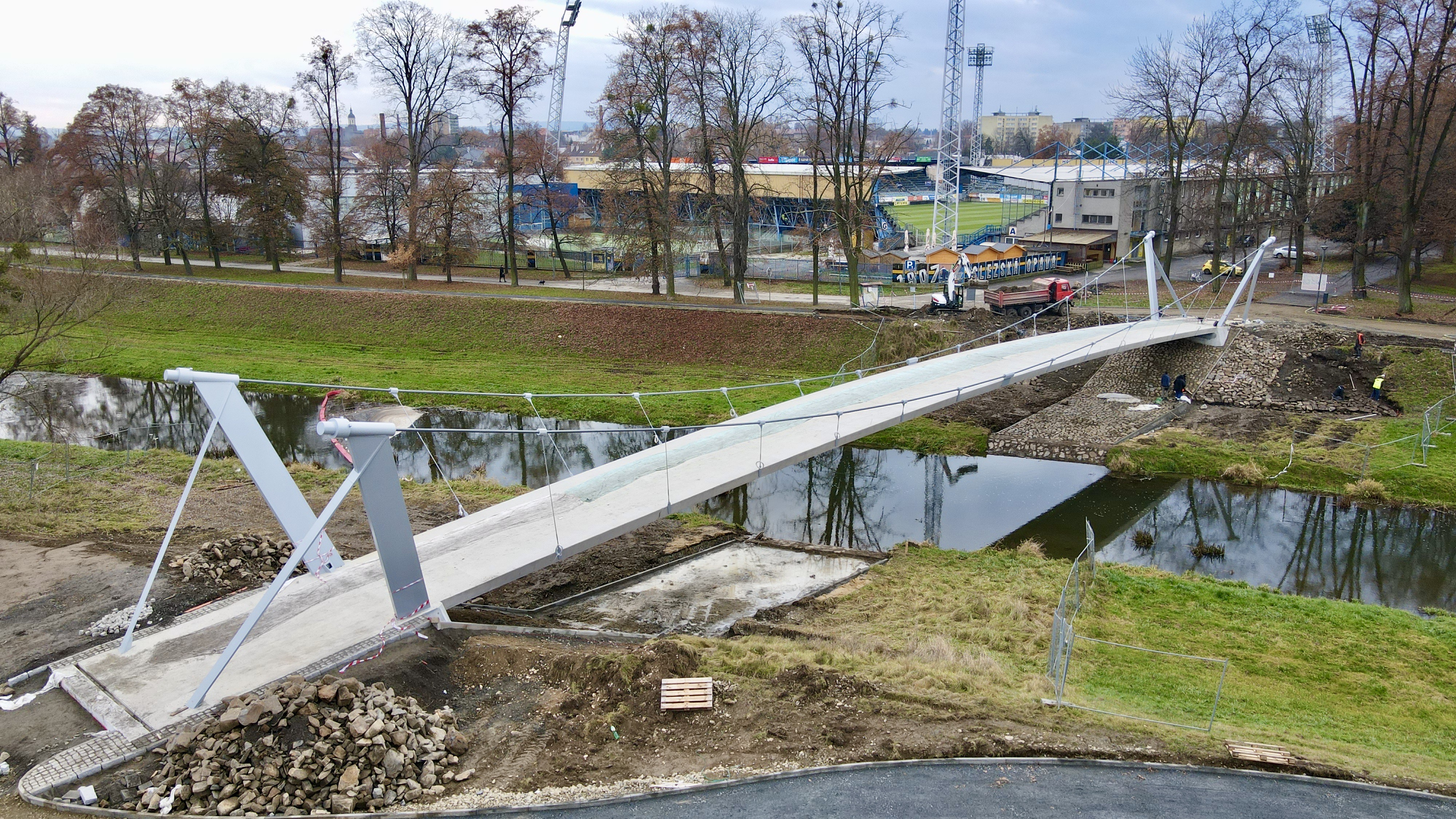 Opava – novostavba lávky přes řeku Opavu - Construcția de drumuri & poduri