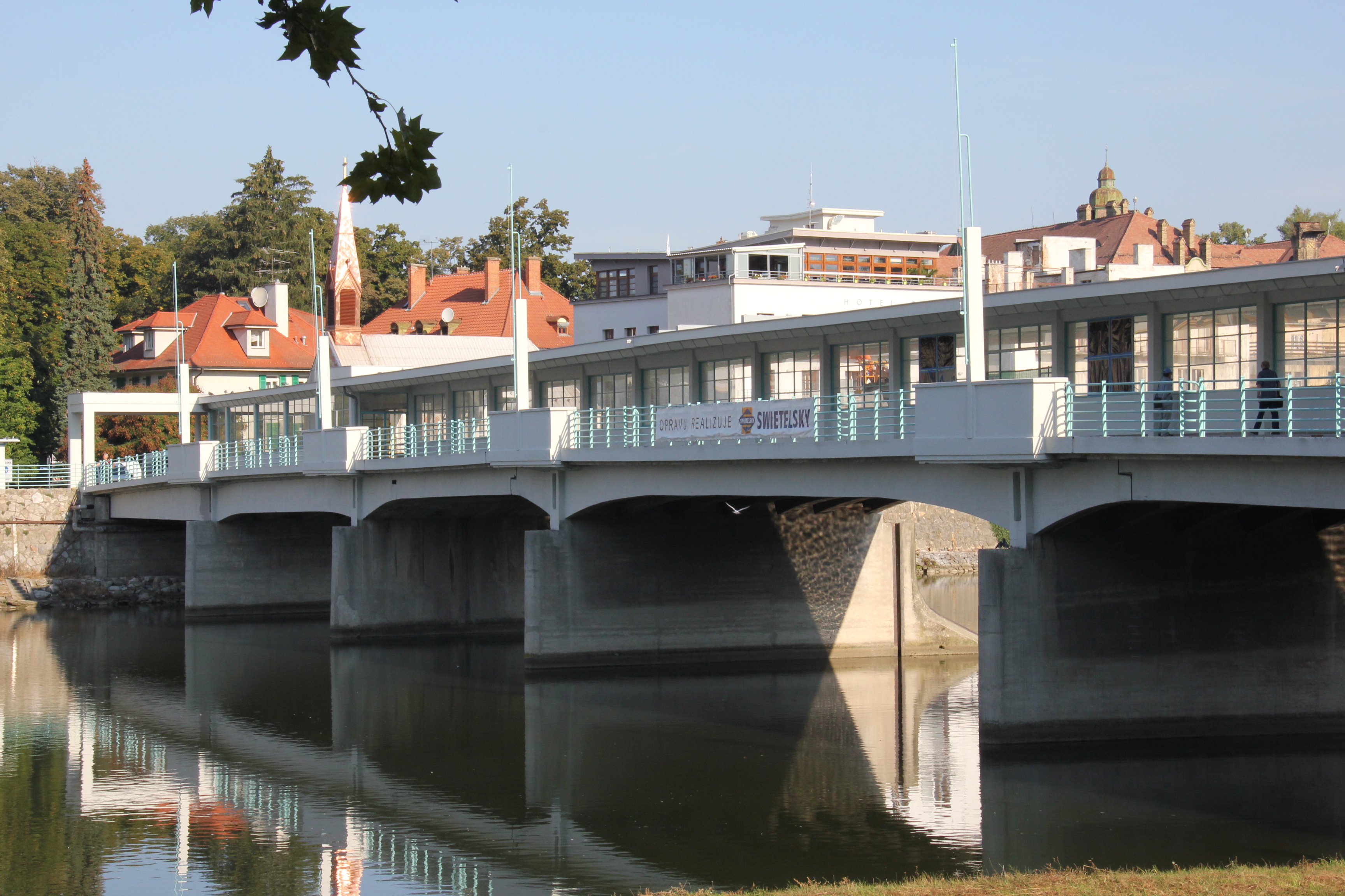 Rekonštrukcia Kolonádového mosta v Piešťanoch - Construcția de drumuri & poduri