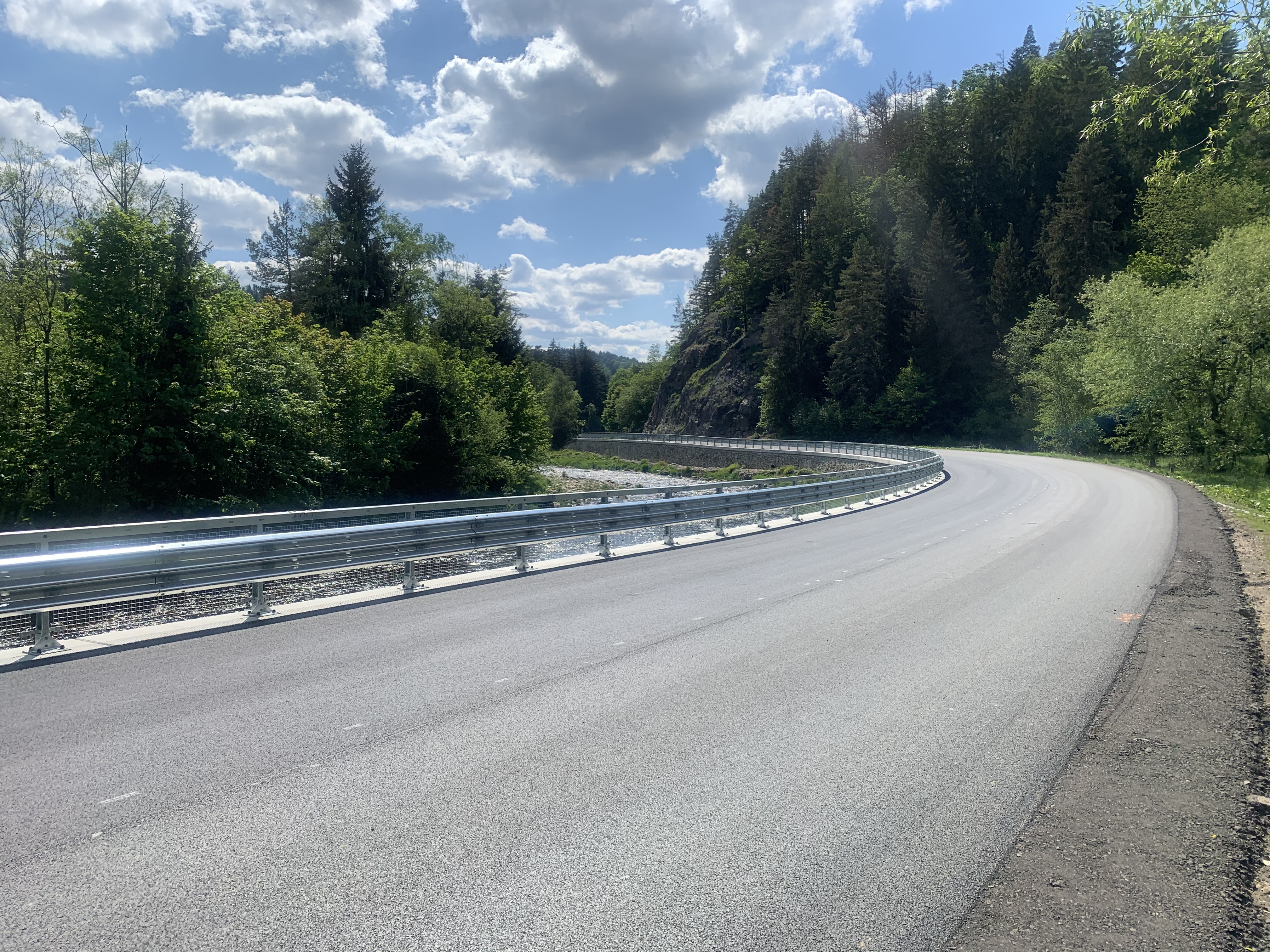 Silnice II/169 a III/145 – rekonstrukce úseku Dlouhá Ves – Radešov (úsek B a C) - Construcția de drumuri & poduri