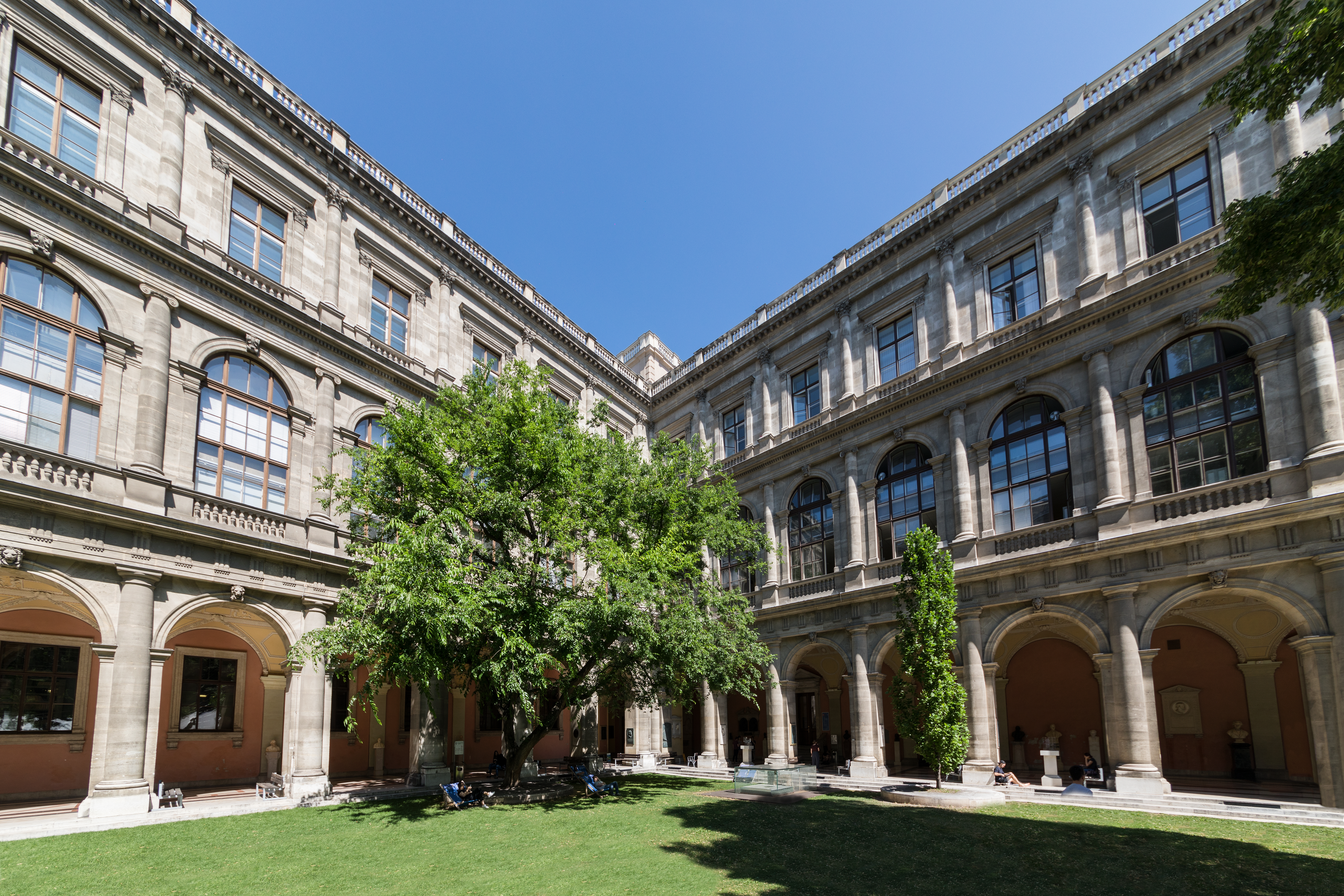 Universität Wien - Construcții industriale