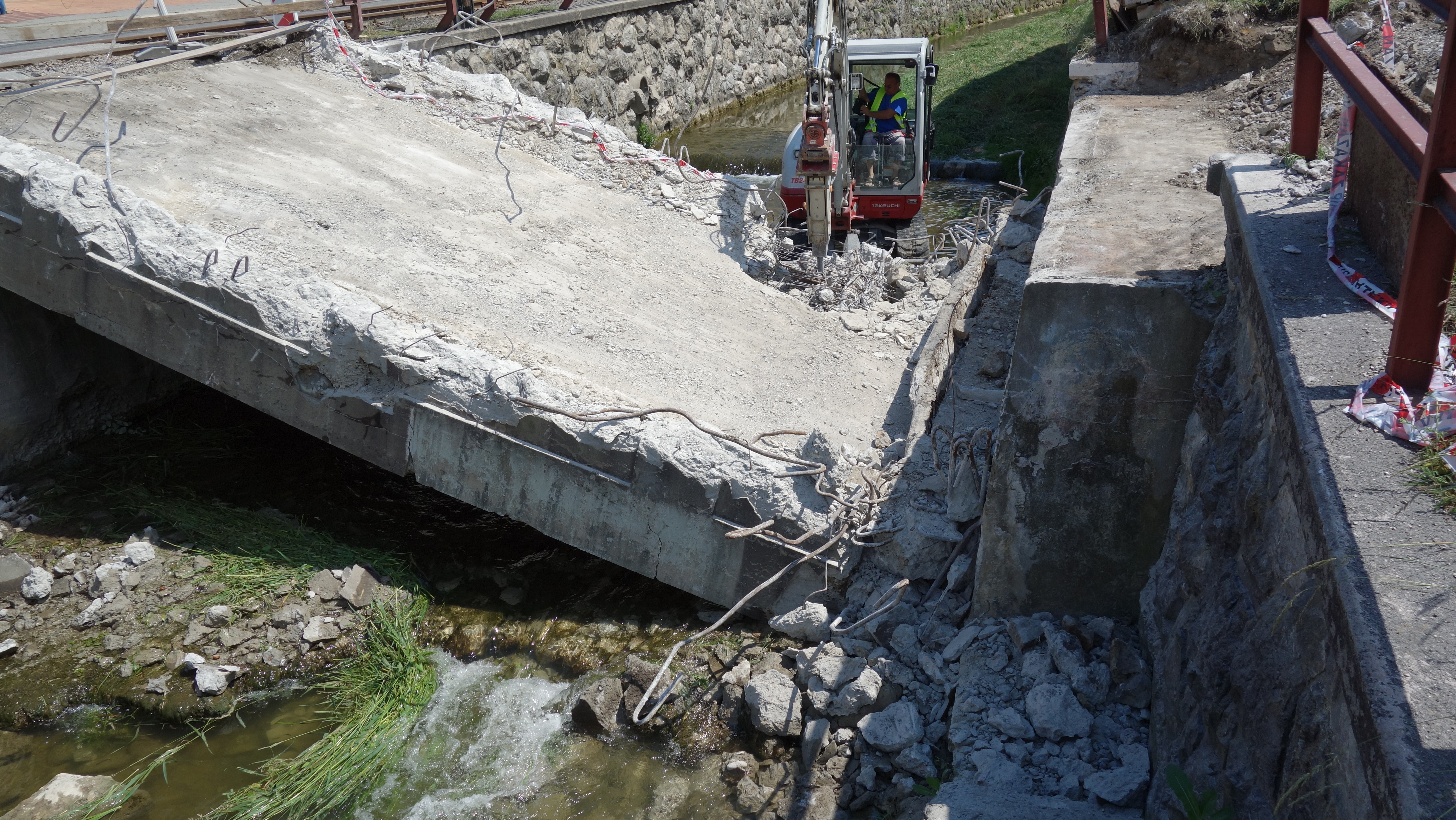 Prestavba mosta cez Tepličku v Trenčianskej Teplej - Construcția de drumuri & poduri