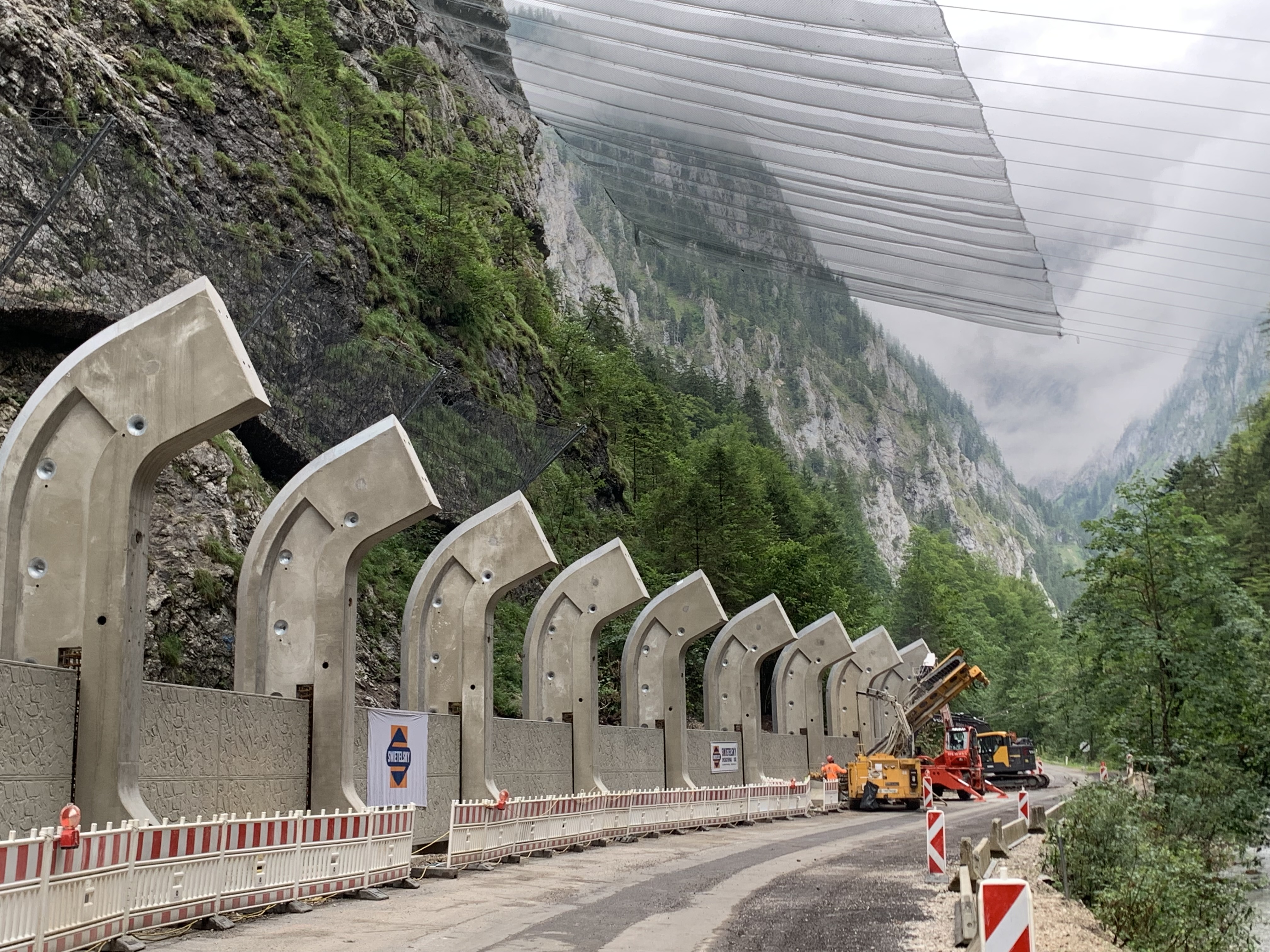 L127 Radmerstraße - Steinerne Jungfrau - Construcții civile