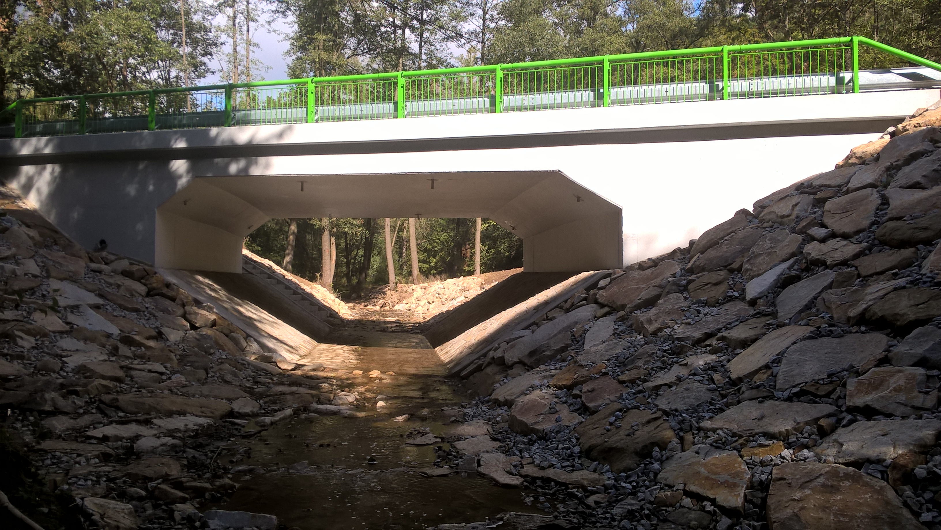 Silnice II/151 – rekonstrukce mostu v Liščích Horách před Dačicemi - Construcția de drumuri & poduri