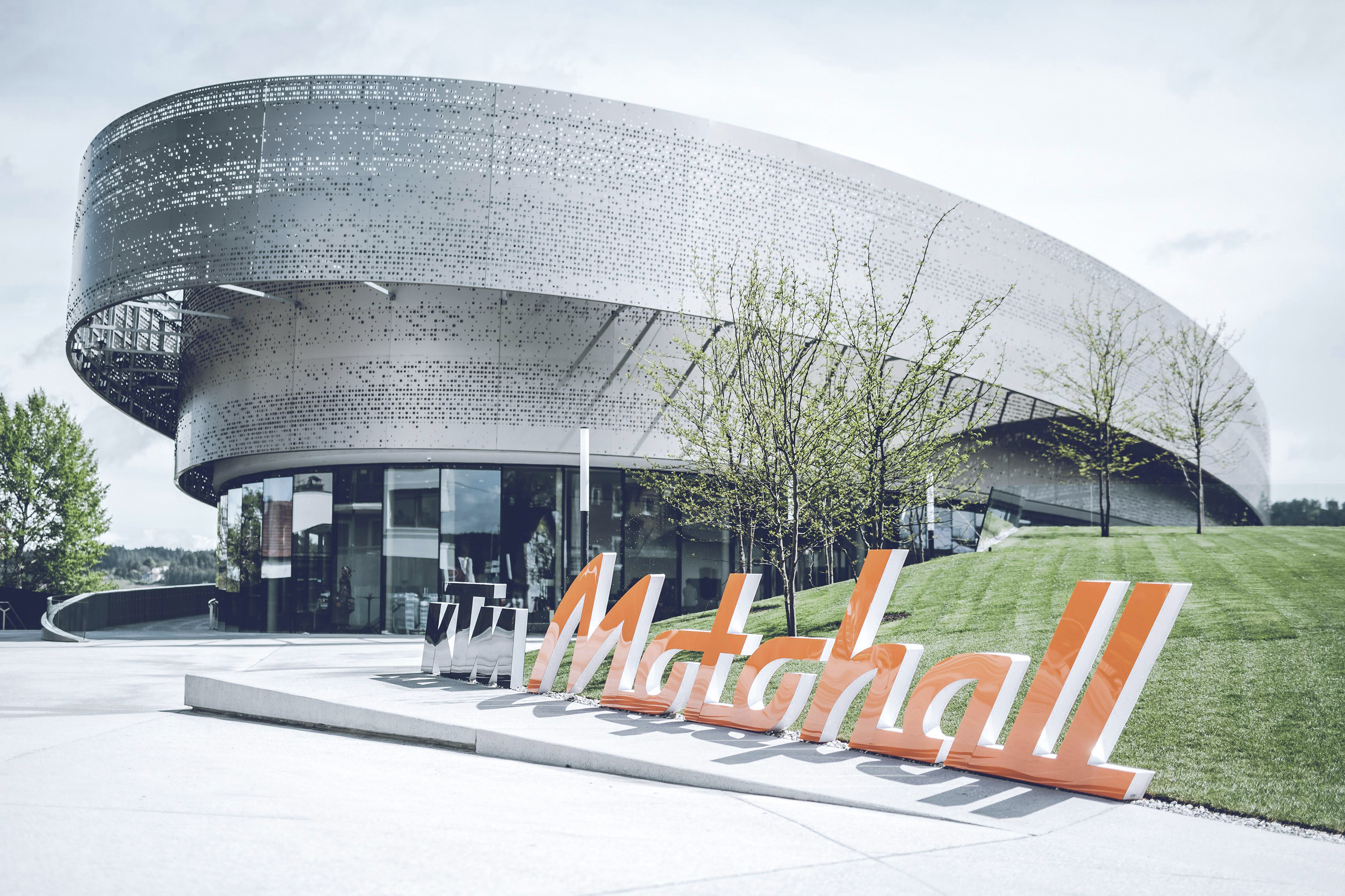 Ausstellungsgebäude, KTM Motohall, Mattighofen - Construcția de clădiri