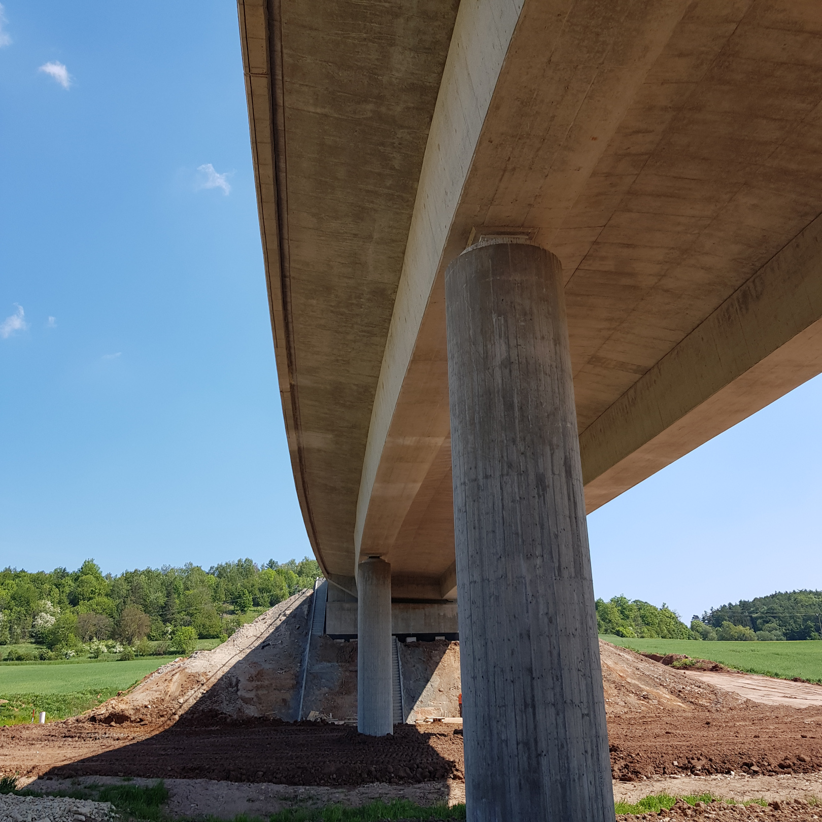 Dálnice D6, obchvat Řevničova – stavba mostu na přeložce silnice - Construcția de drumuri & poduri