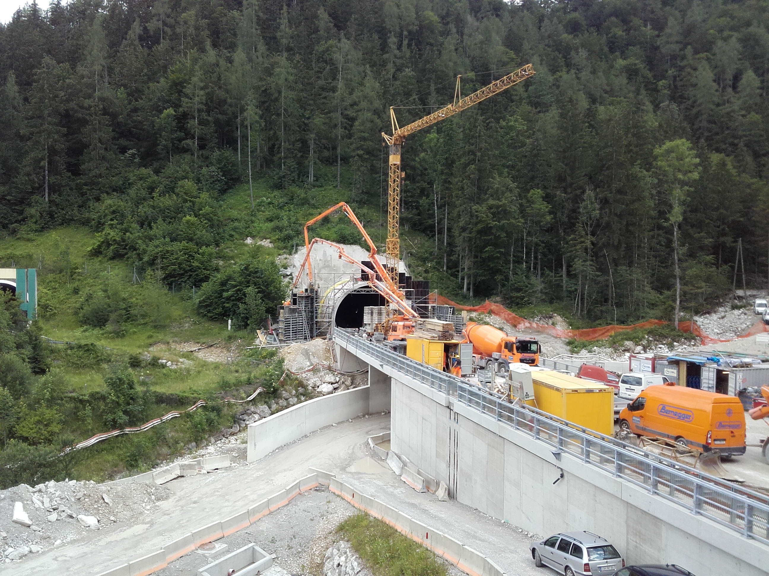 Tunnelkette Klaus - Construcții industriale