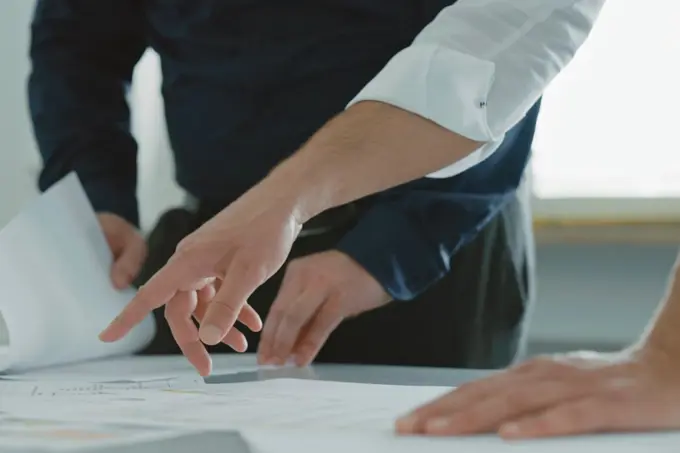 Büro Männerhände Pläne Am Tisch