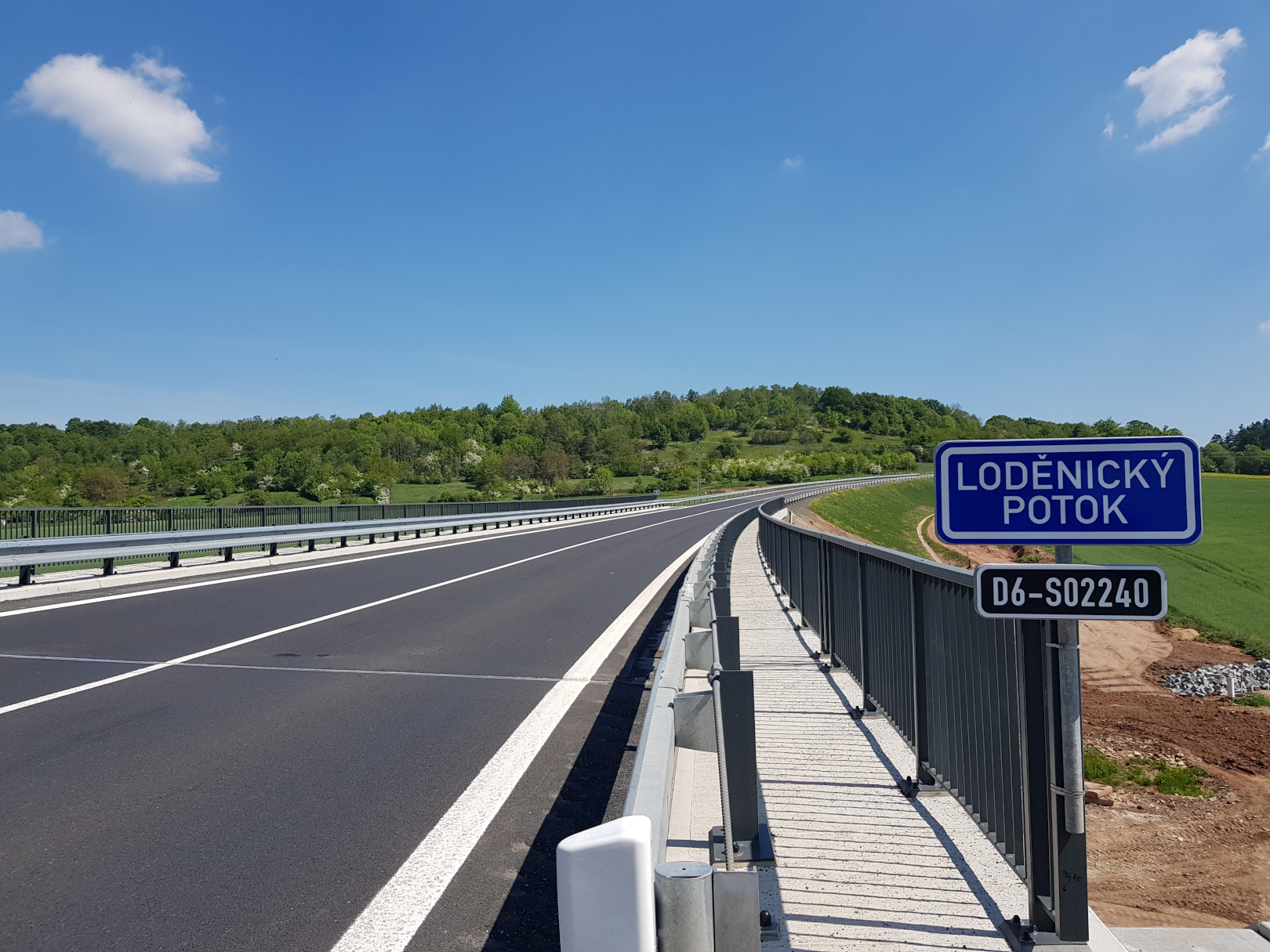 Dálnice D6, obchvat Řevničova – stavba mostu na přeložce silnice - Construcția de drumuri & poduri