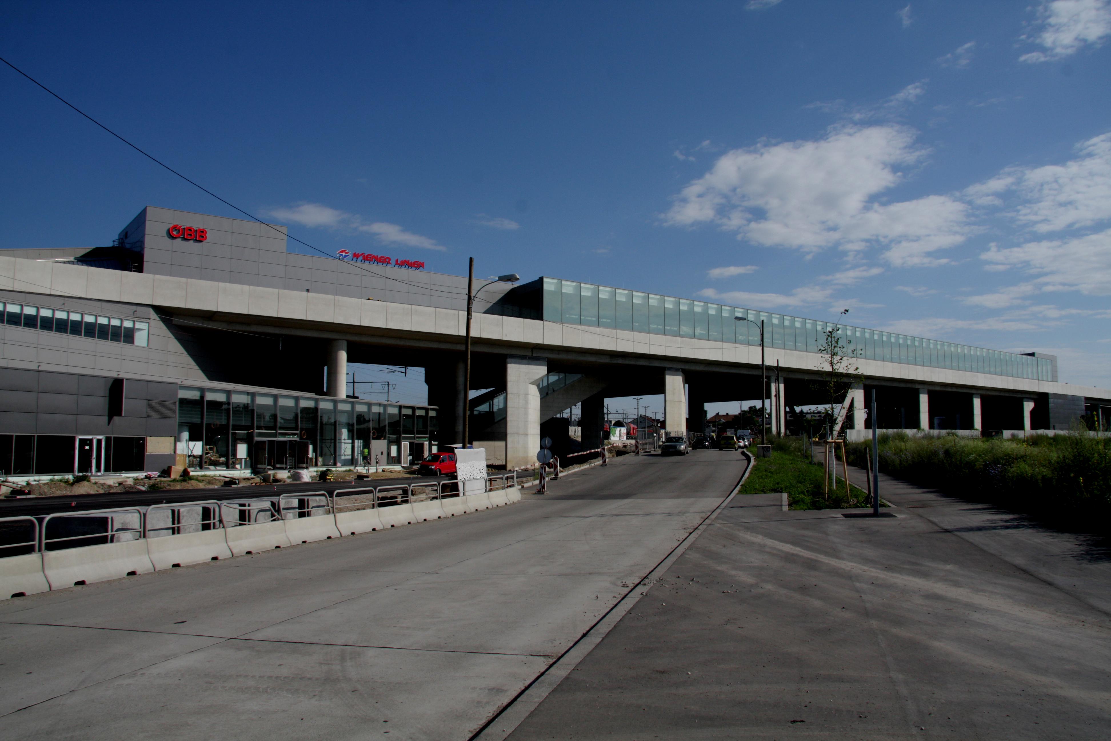 Wiener U-Bahnlinie 2, Baulos 8 - Stadlau - Construcția de drumuri & poduri