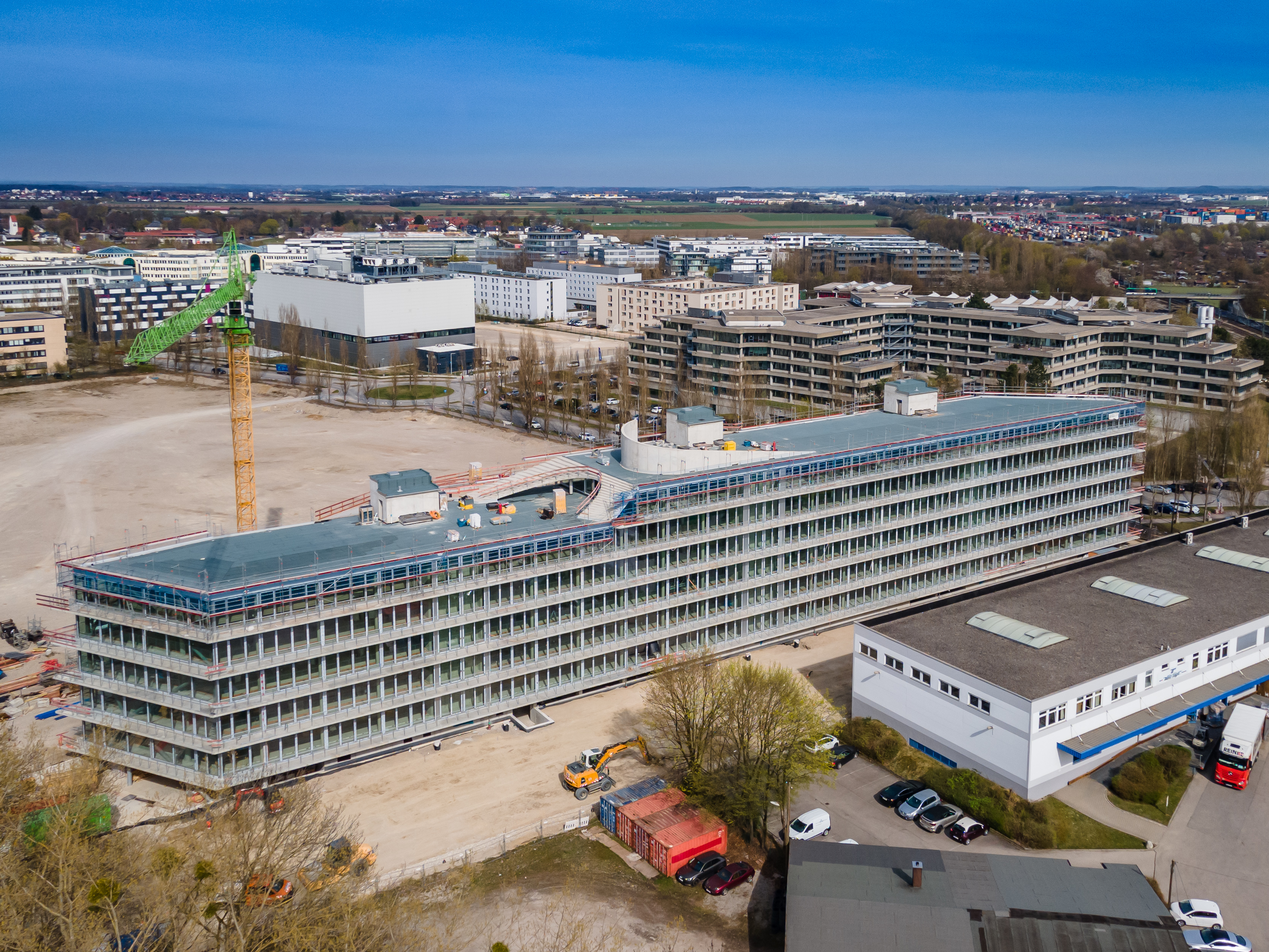 Hammerschmidt - Bürogebäude mit Dachterrasse und offenem Parkdeck - Construcții industriale