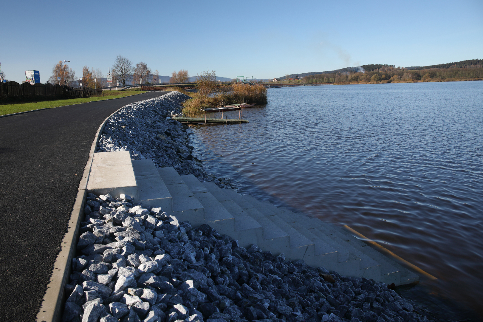 Černá v Pošumaví – cyklostezka CS1 podél jezera - Construcția de drumuri & poduri