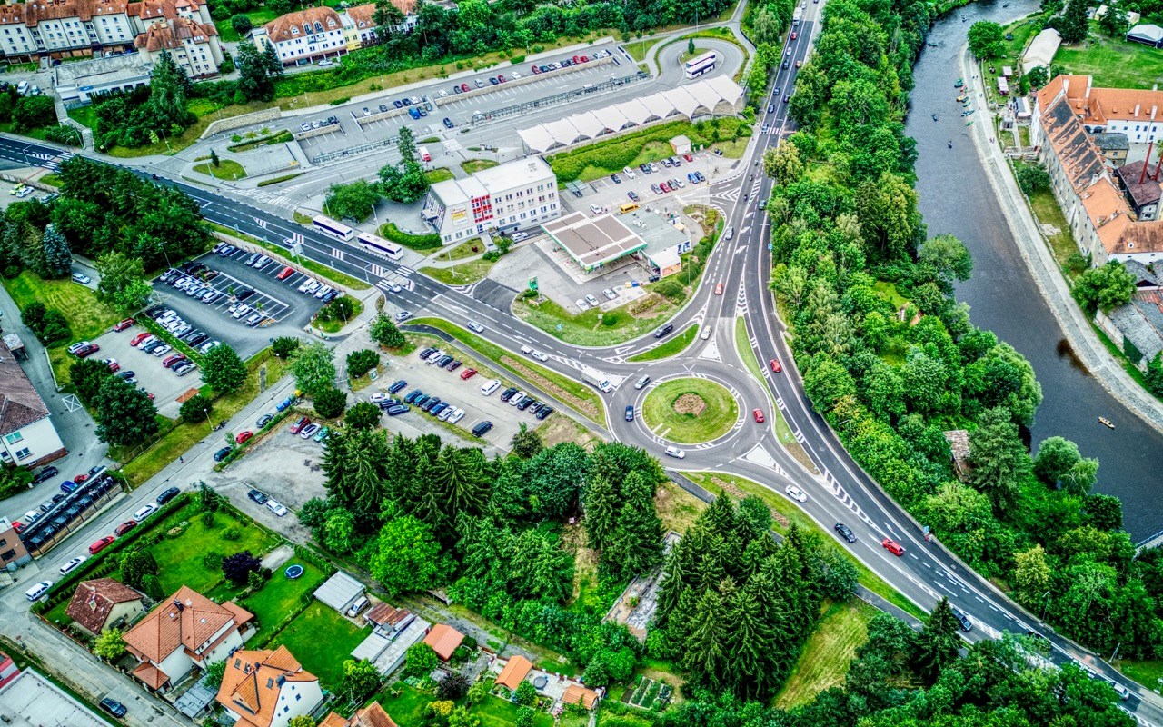 Český Krumlov – výstavba okružní křižovatky pod autobusovým nádražím - Construcția de drumuri & poduri Český Krumlov – výstavba okružní křižovatky pod autobusovým nádražím - Construcția de drumuri & poduri