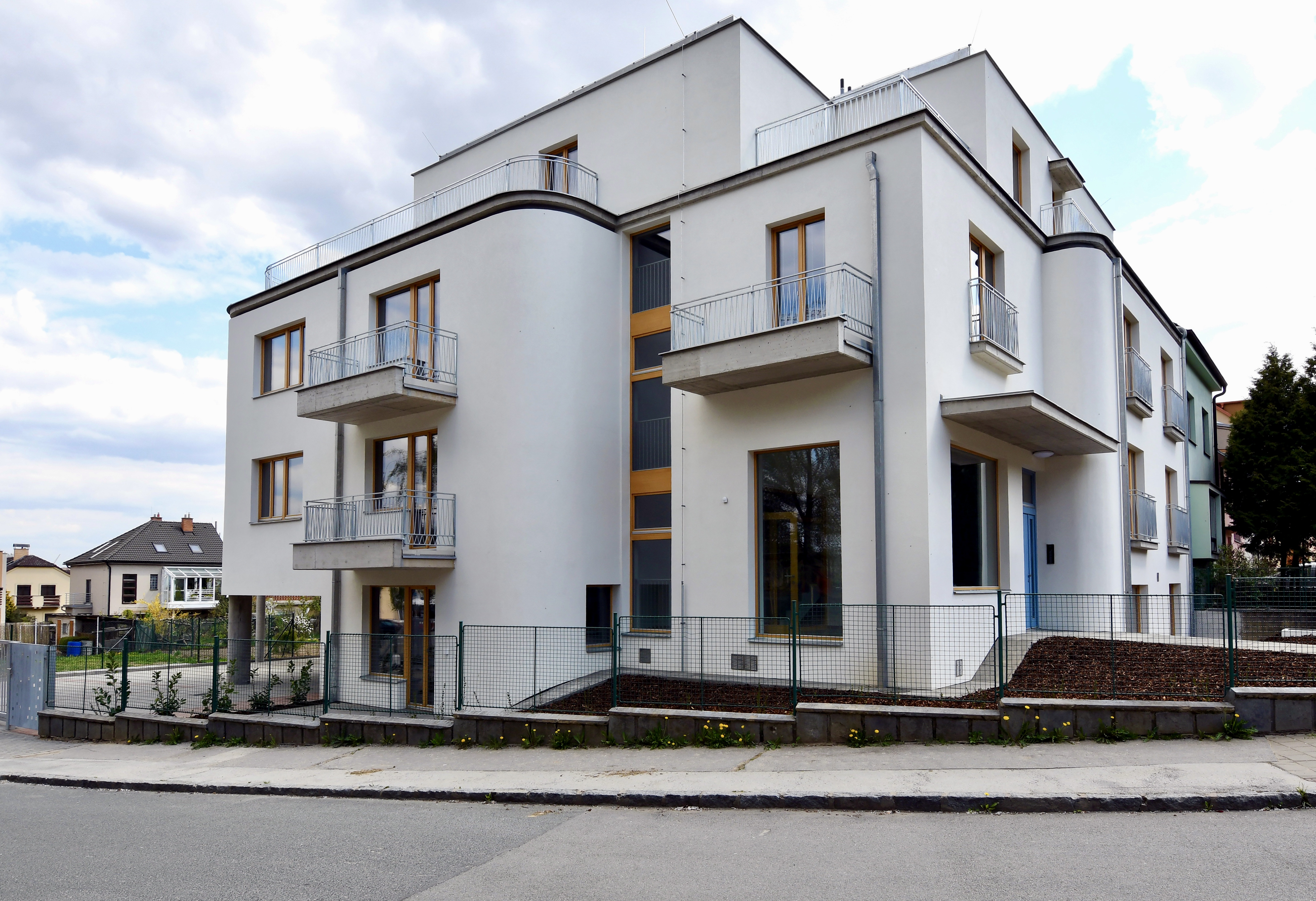 Brno-Jundrov – rekonstrukce bytového domu - Construcții industriale