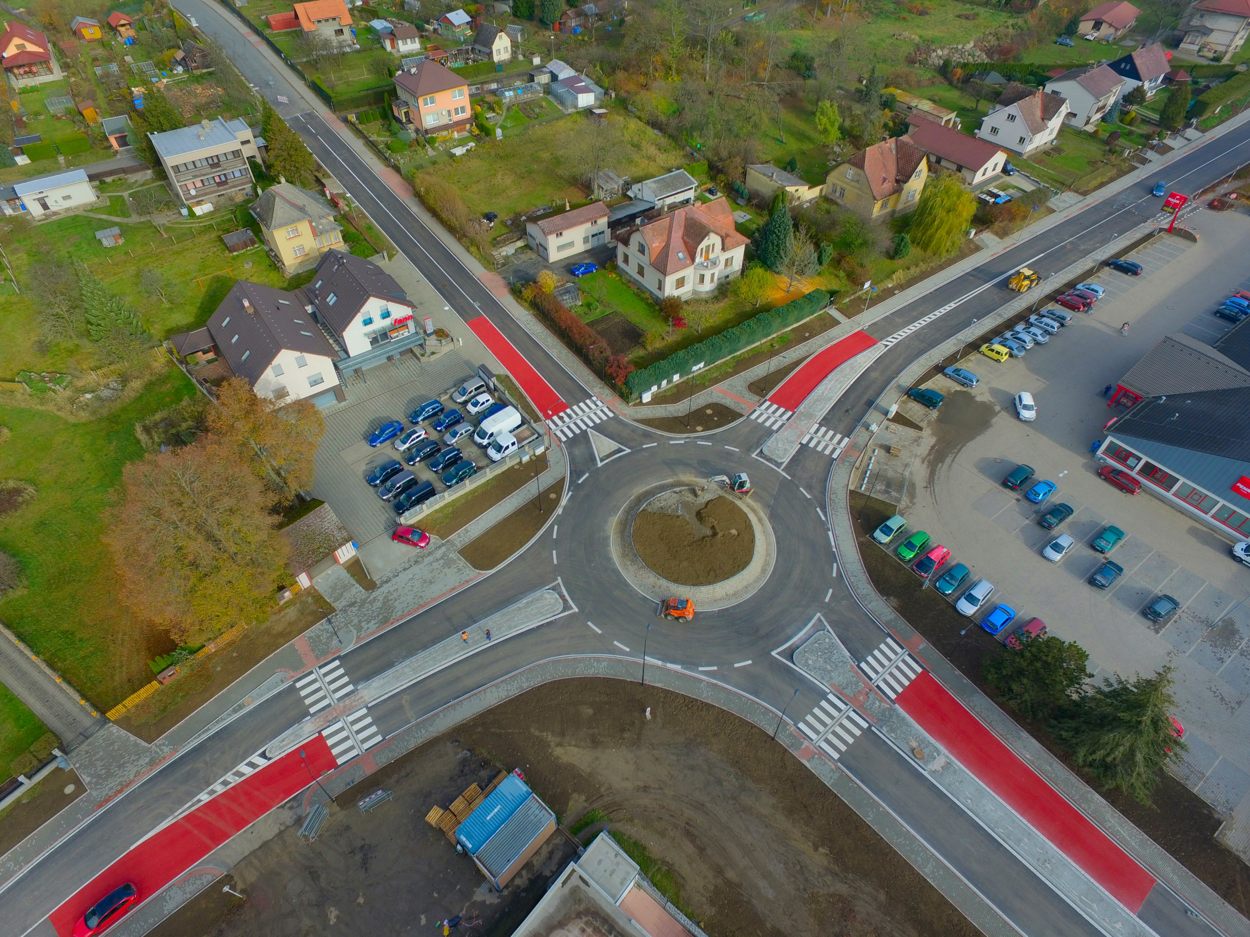 Humpolec – výstavba okružní křižovatky - Construcția de drumuri & poduri