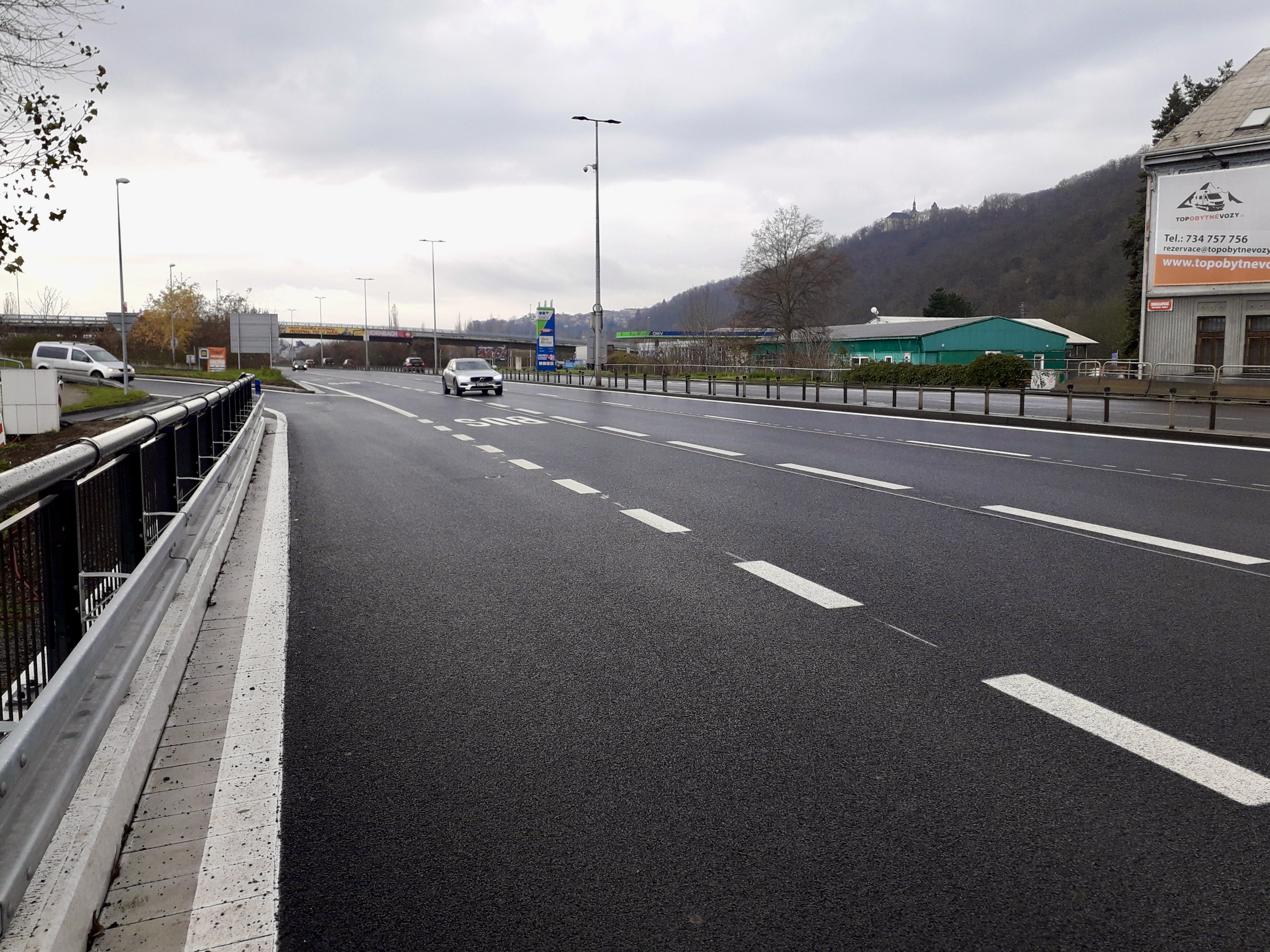 Praha 5 – rozšíření ul. Strakonická, výstavba vyhrazeného pruhu - Construcția de drumuri & poduri