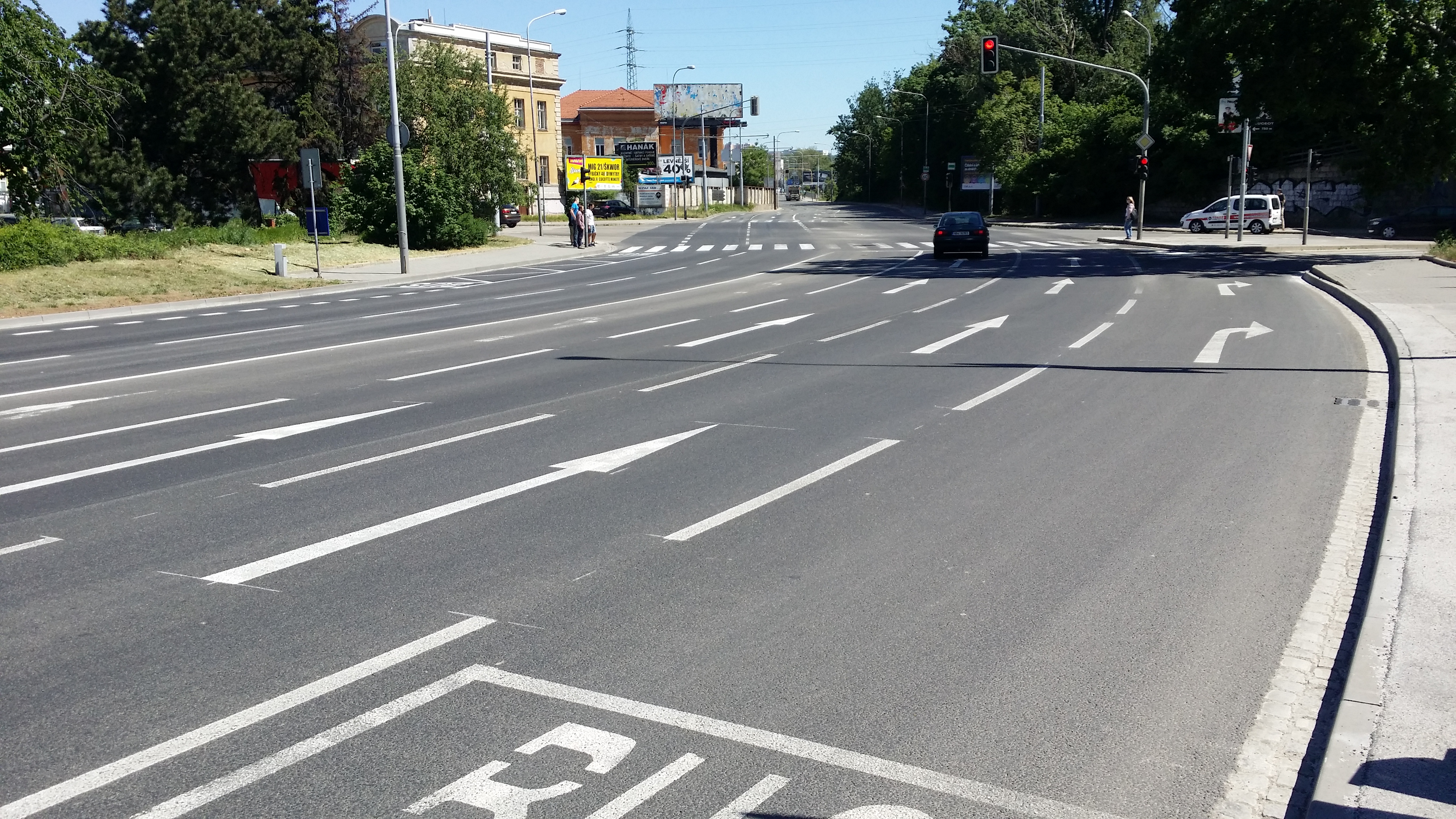 Brno – oprava krytu vozovky, ul. Hladíkova - Construcția de drumuri & poduri