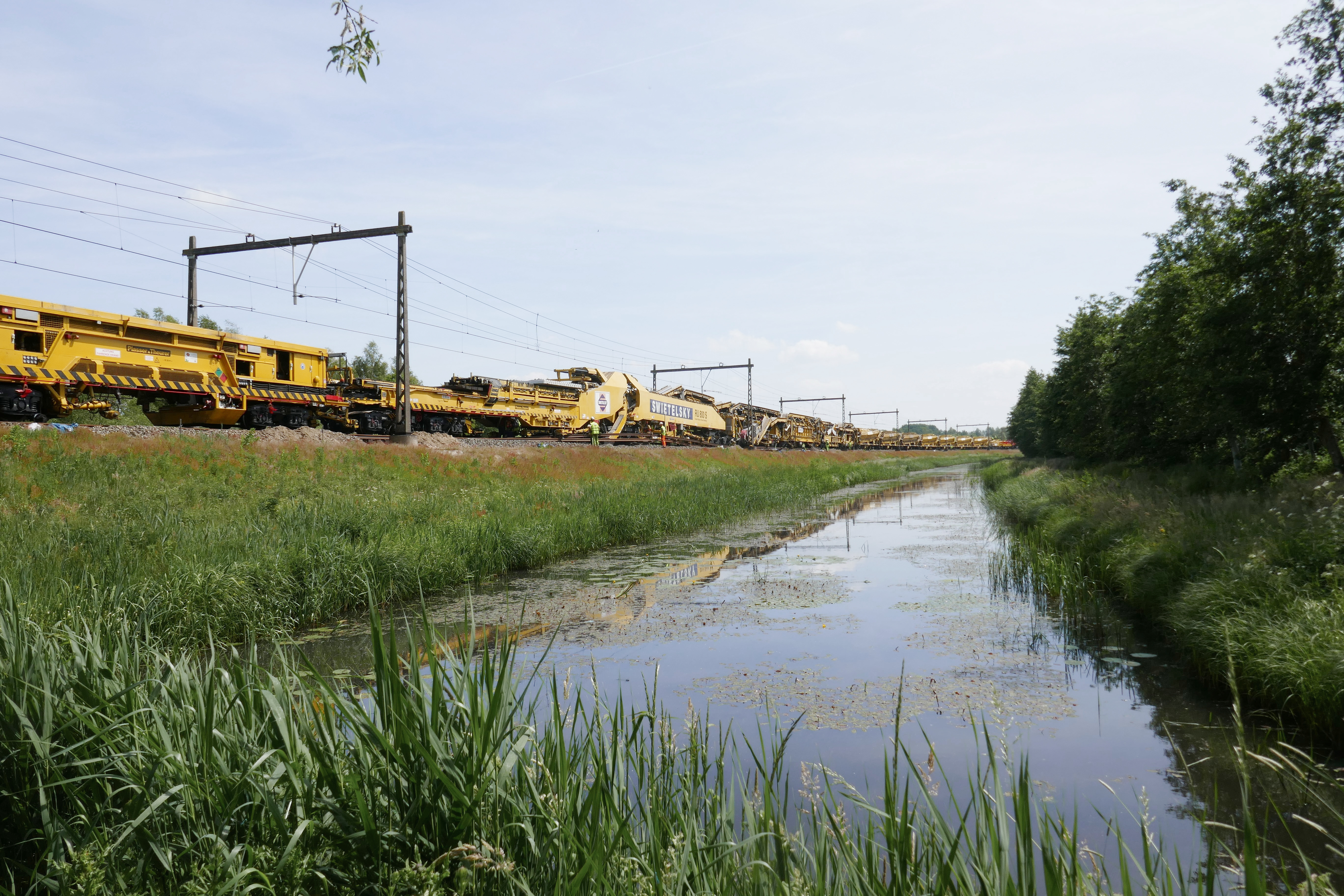 Bouwwerkzaamheden aan het spoor (RU 800 S), Wadden - Construcții feroviare