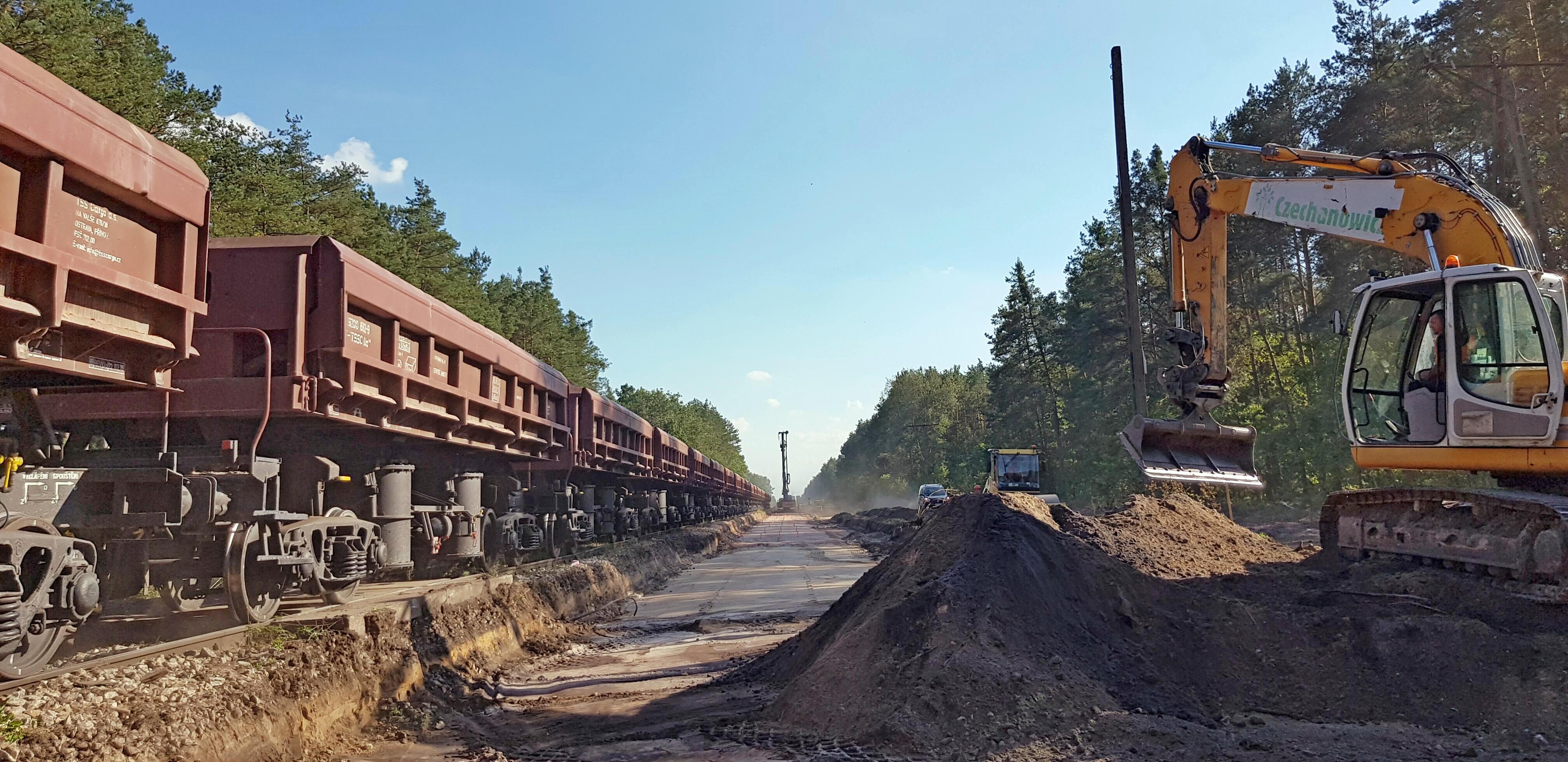 Linia 8 – odcinek Warka – Radom - Construcții feroviare
