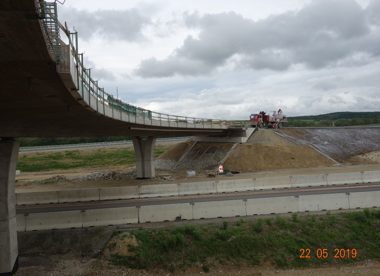 205-00 most v km 0,350 vetvy "C" križovatky Budimír nad diaľnicou D1 Budimír - Bidovce (93,6 m) - Construcția de drumuri & poduri