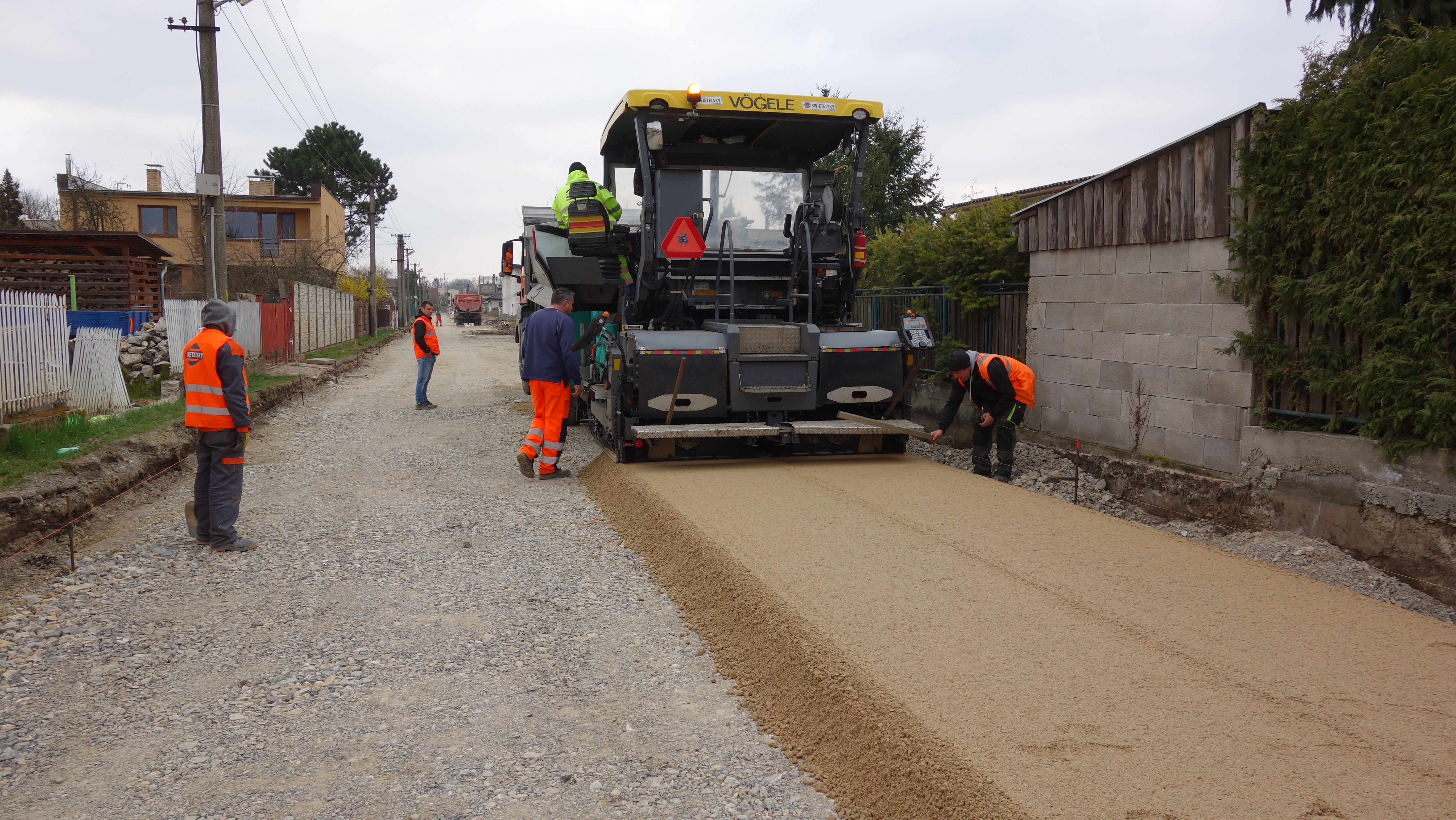 Miestne komunikácie v obci Trenčianska Tepla - Construcția de drumuri & poduri