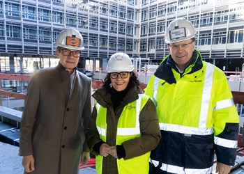 Firstfeier beim Landesdienstleistungszentrum Salzburg: Meilenstein für klimafreundliches Großprojekt erreicht - AT