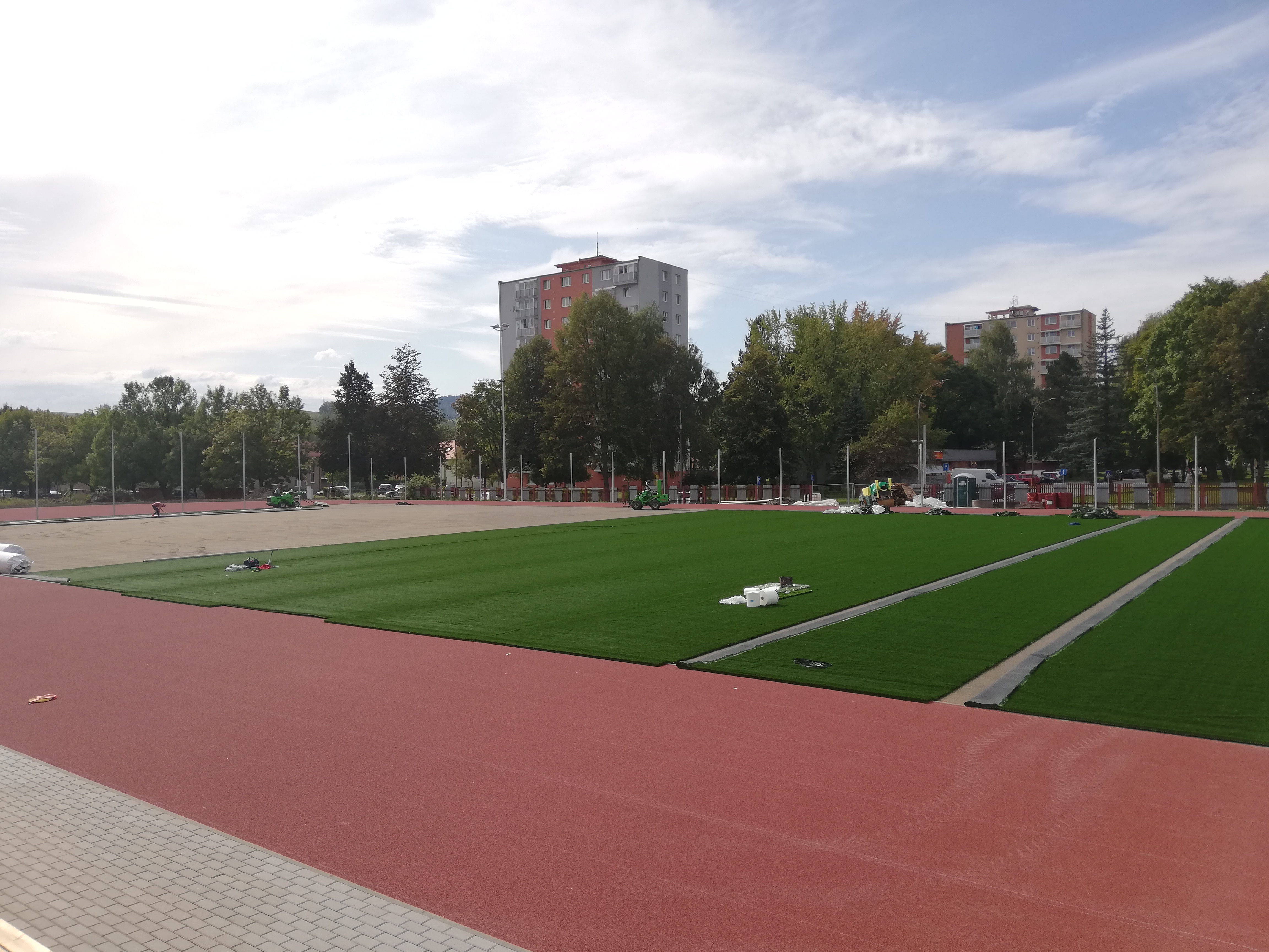 Športový areál s atletickou dráhou ul. Pionierska - Construcții industriale