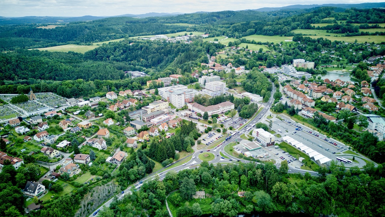 Český Krumlov – výstavba okružní křižovatky pod autobusovým nádražím - Construcția de drumuri & poduri