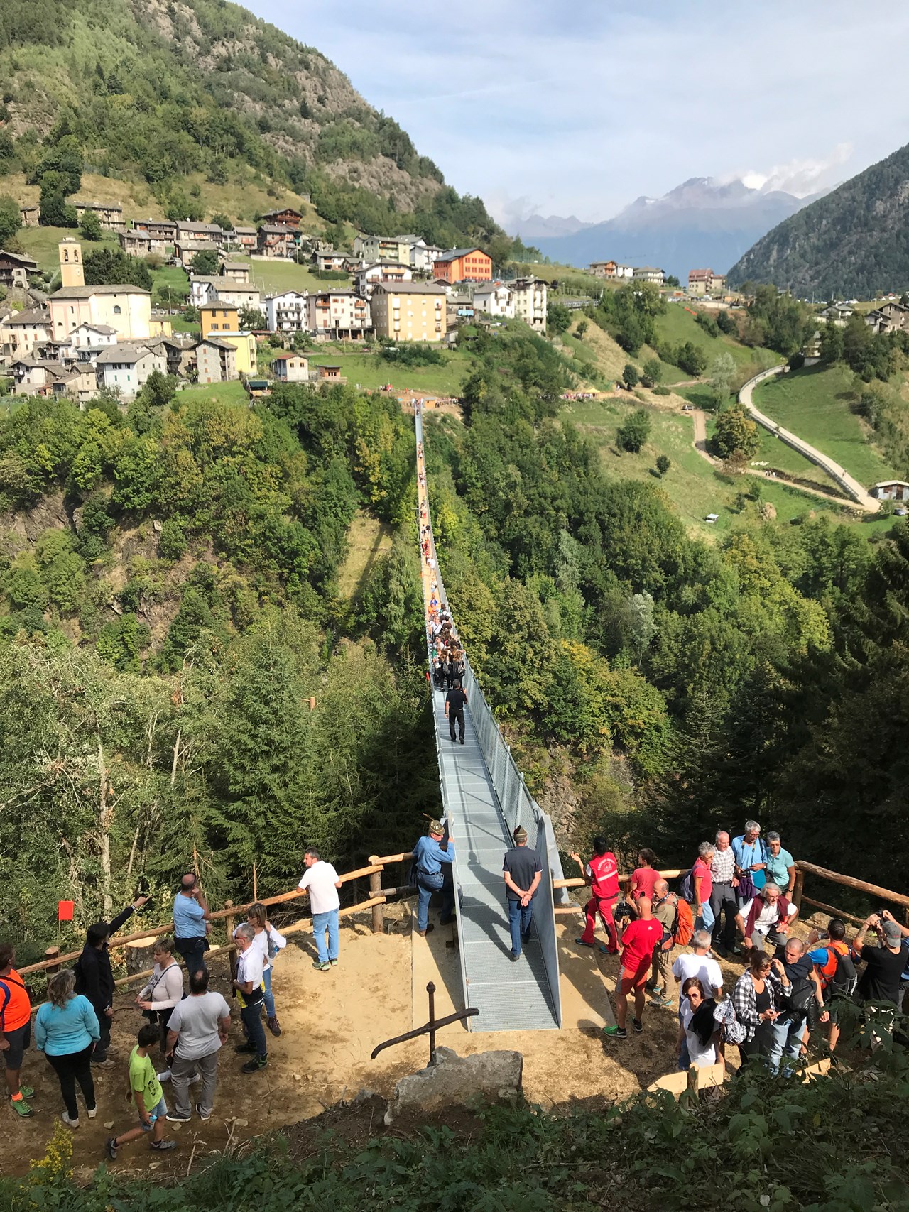 Costruzione di ponti, ponte sospeso pedonale, Tartano - Construcția de drumuri & poduri Costruzione di ponti, ponte sospeso pedonale, Tartano - Construcția de drumuri & poduri