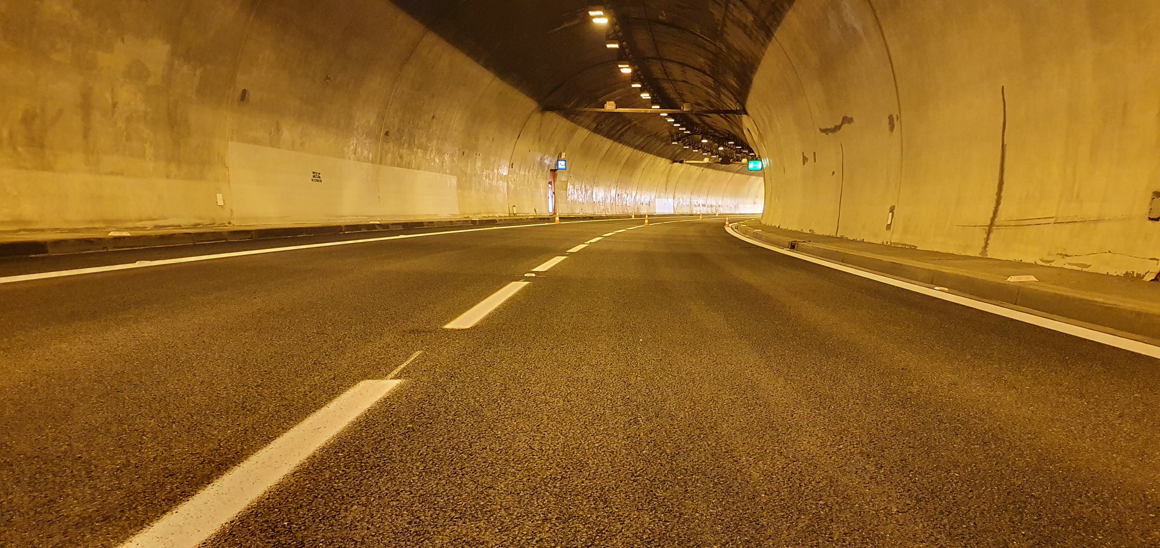 Silnice I/23 – rekonstrukce Pisáreckého tunelu - Construcția de drumuri & poduri
